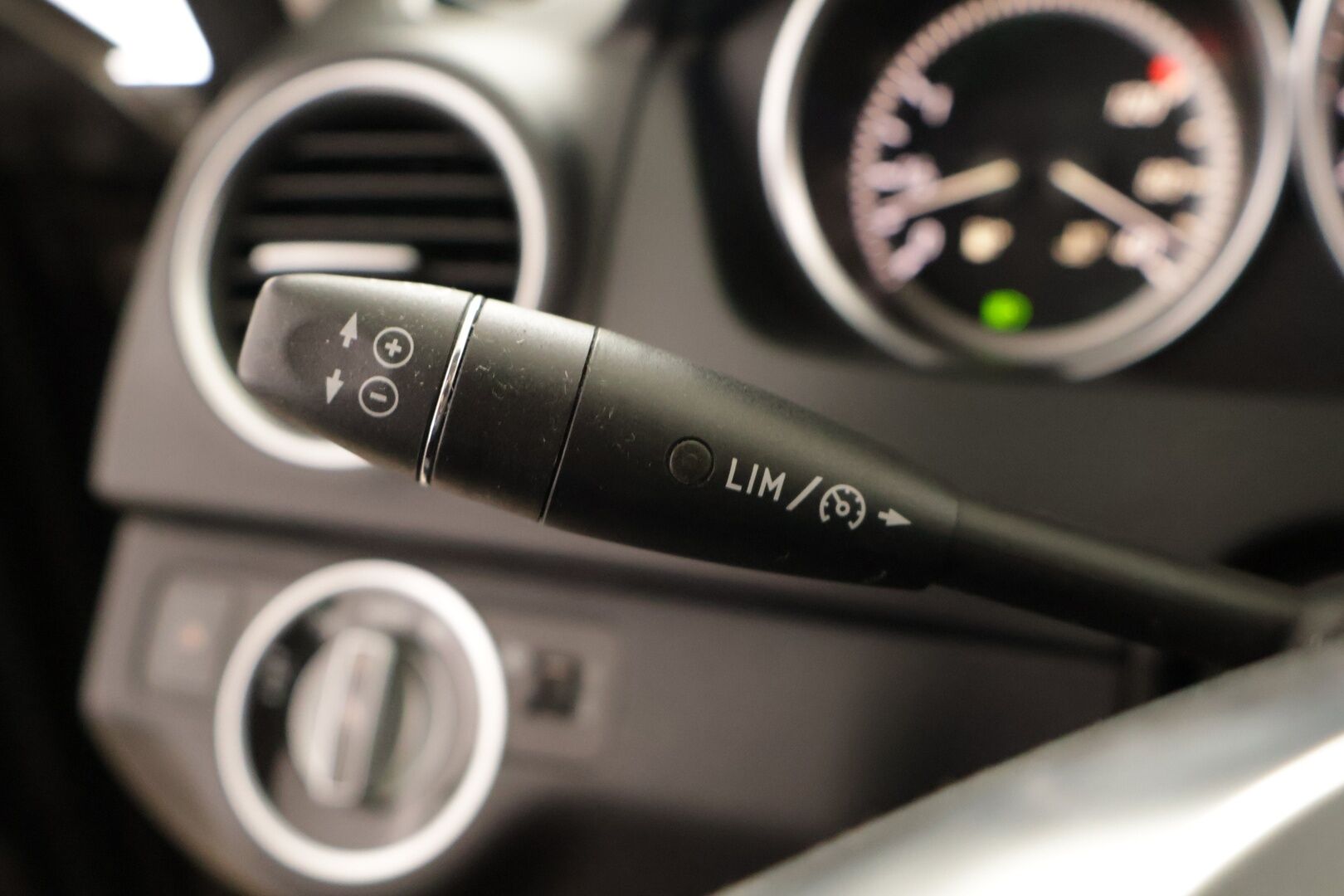 Mercedes-Benz C 2012 180 BE - Juuri saapunut | Lohkolämmitin | Vakkari | Avantgarde | Tutkat | Kahdet renkaat | Jakoketju vaihdettu 