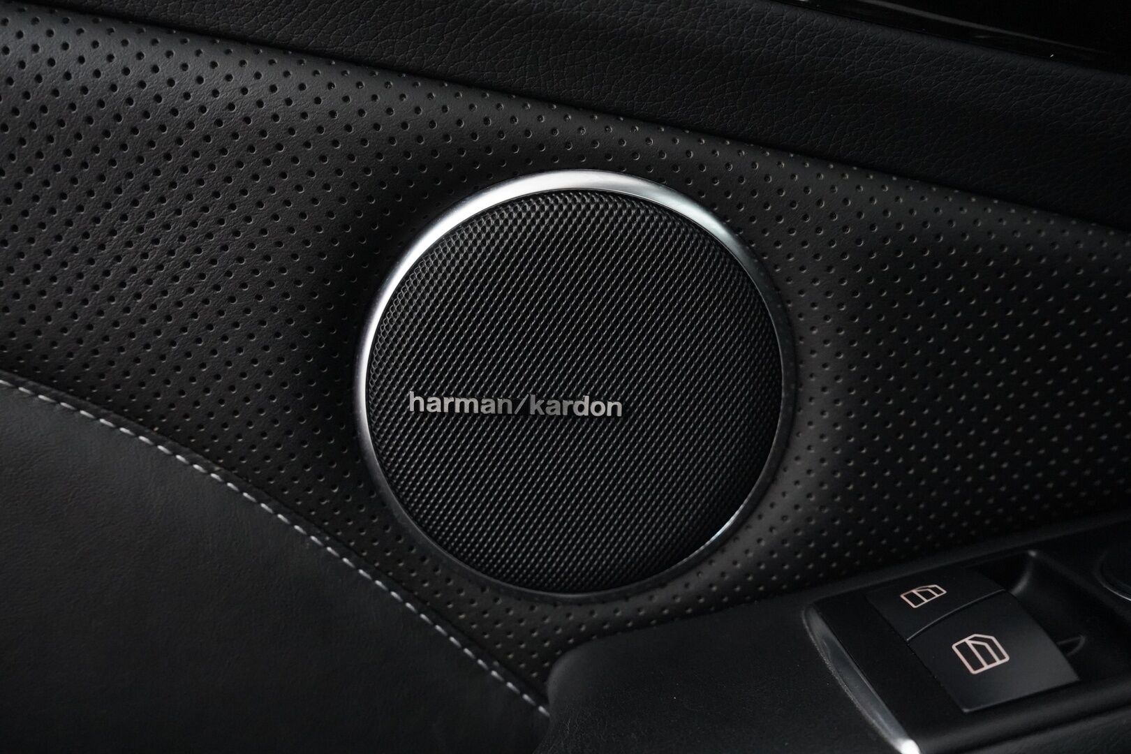 Mercedes-Benz SLK 2012 250 BE A AMG - Harman Kardon | BRABUS Penkit | Lasikatto | Air Scarf | Vakkari | BT | Juuri katsastettu | Hyvät huollot