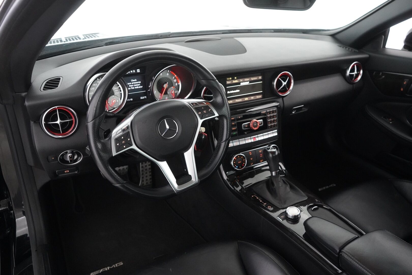 Mercedes-Benz SLK 2012 250 BE A AMG - Harman Kardon | BRABUS Penkit | Lasikatto | Air Scarf | Vakkari | BT | Juuri katsastettu | Hyvät huollot