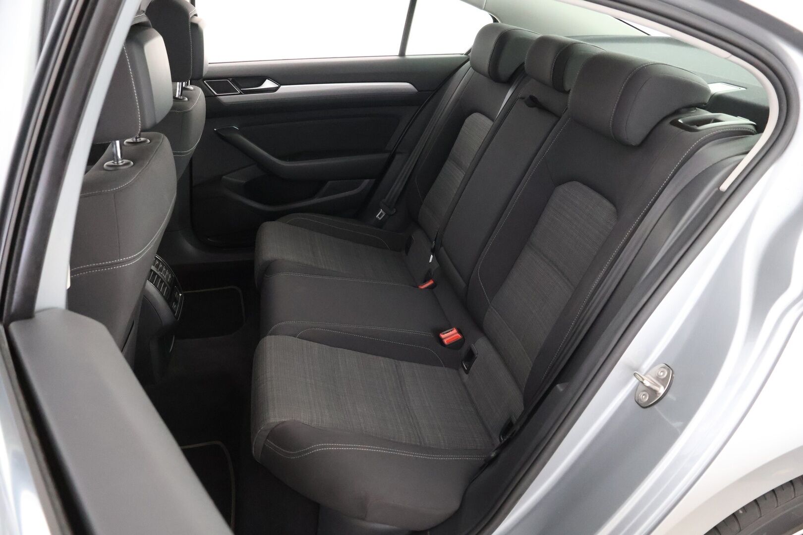 Volkswagen Passat 2020 Sedan Style 1,5 TSI EVO 110 kW DSG-automaatti * Webasto / Adapt.Vakkari / Peruutuskamera / Vetokoukku / KeylessGo - Suomiauto / LED / Huippuvarusteet!
