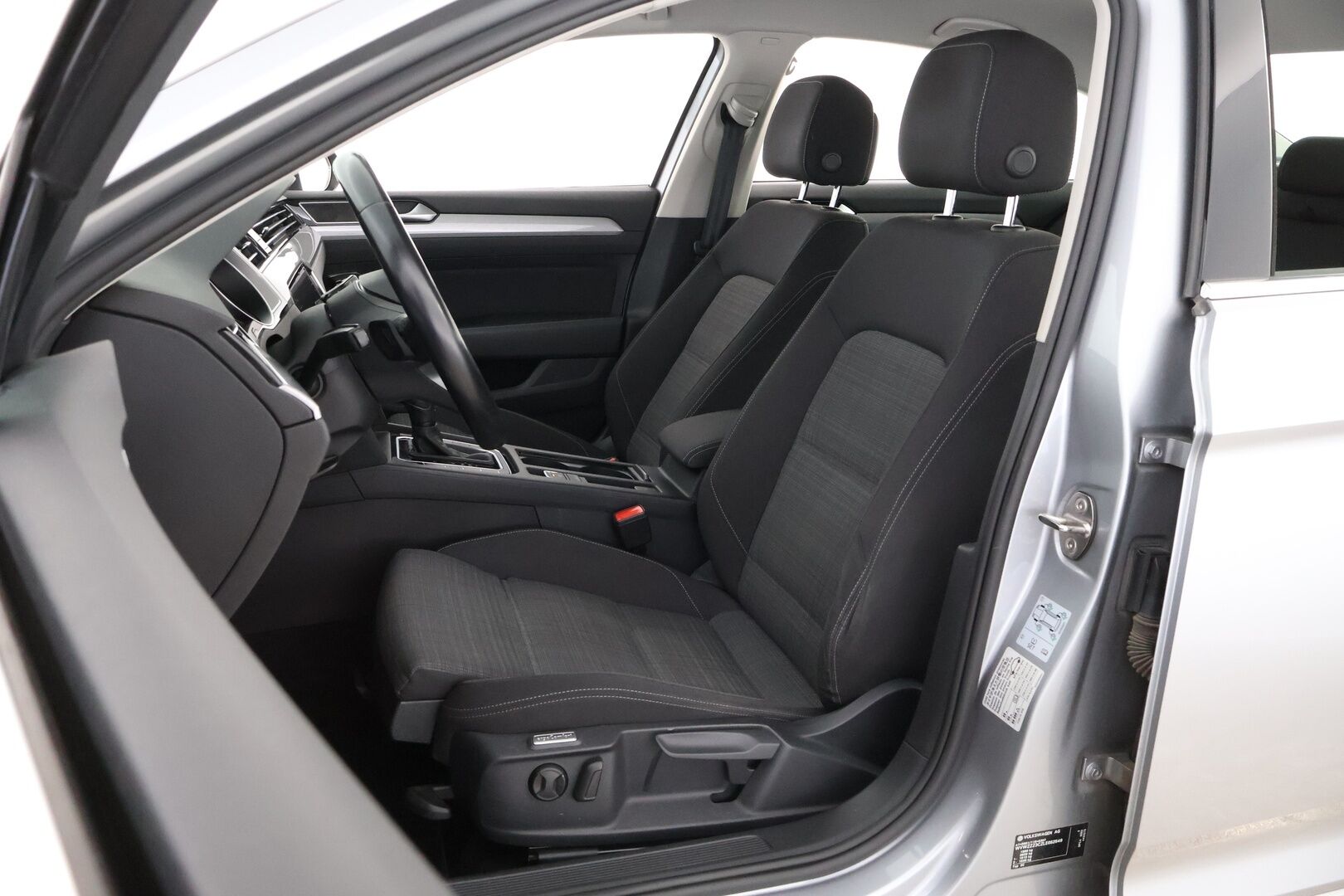 Volkswagen Passat 2020 Sedan Style 1,5 TSI EVO 110 kW DSG-automaatti * Webasto / Adapt.Vakkari / Peruutuskamera / Vetokoukku / KeylessGo - Suomiauto / LED / Huippuvarusteet!