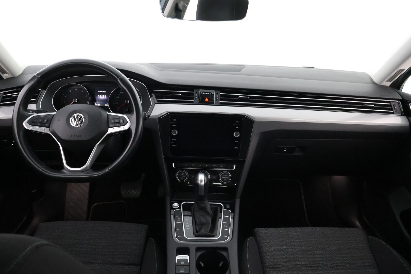 Volkswagen Passat 2020 Sedan Style 1,5 TSI EVO 110 kW DSG-automaatti * Webasto / Adapt.Vakkari / Peruutuskamera / Vetokoukku / KeylessGo - Suomiauto / LED / Huippuvarusteet!