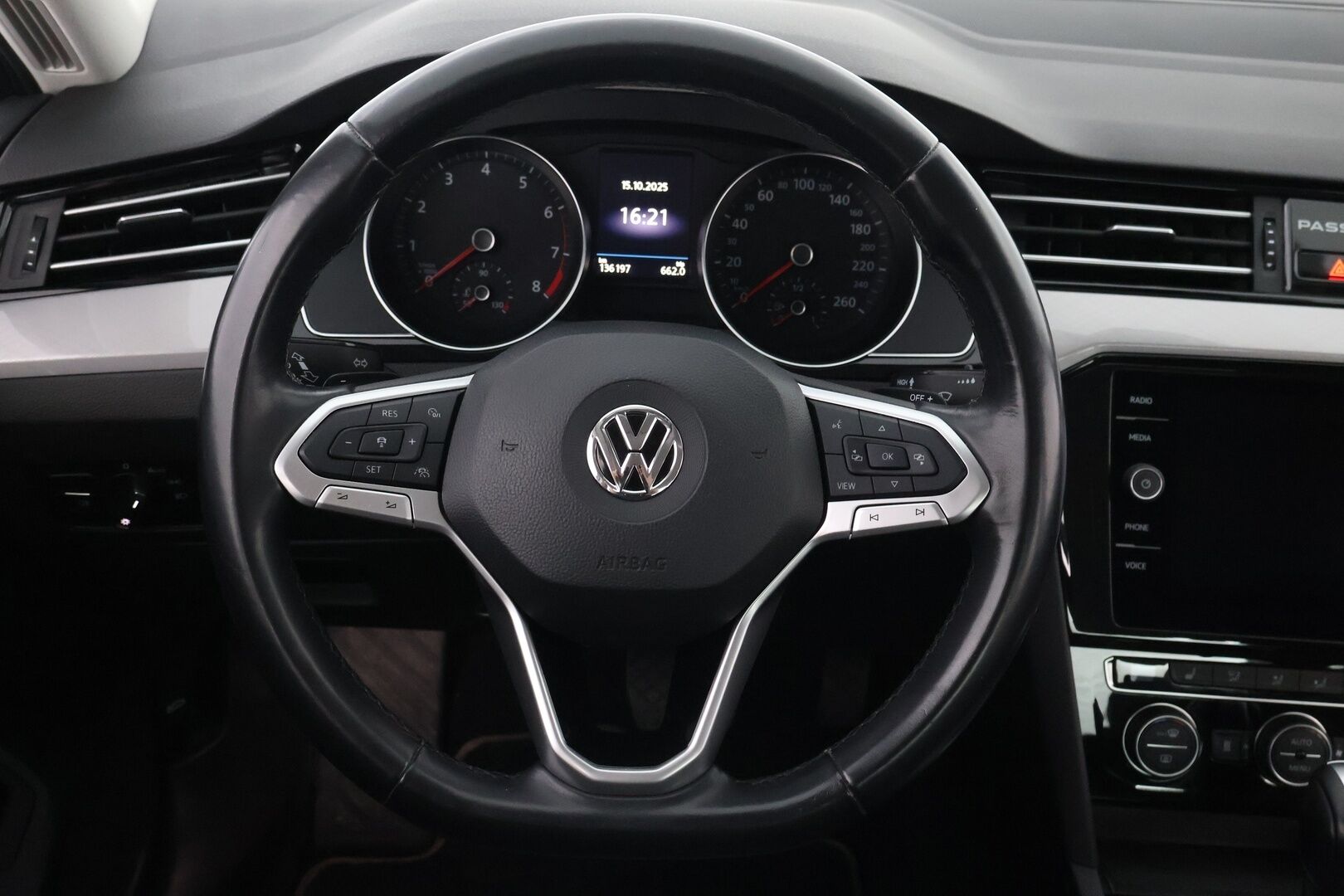 Volkswagen Passat 2020 Sedan Style 1,5 TSI EVO 110 kW DSG-automaatti * Webasto / Adapt.Vakkari / Peruutuskamera / Vetokoukku / KeylessGo - Suomiauto / LED / Huippuvarusteet!