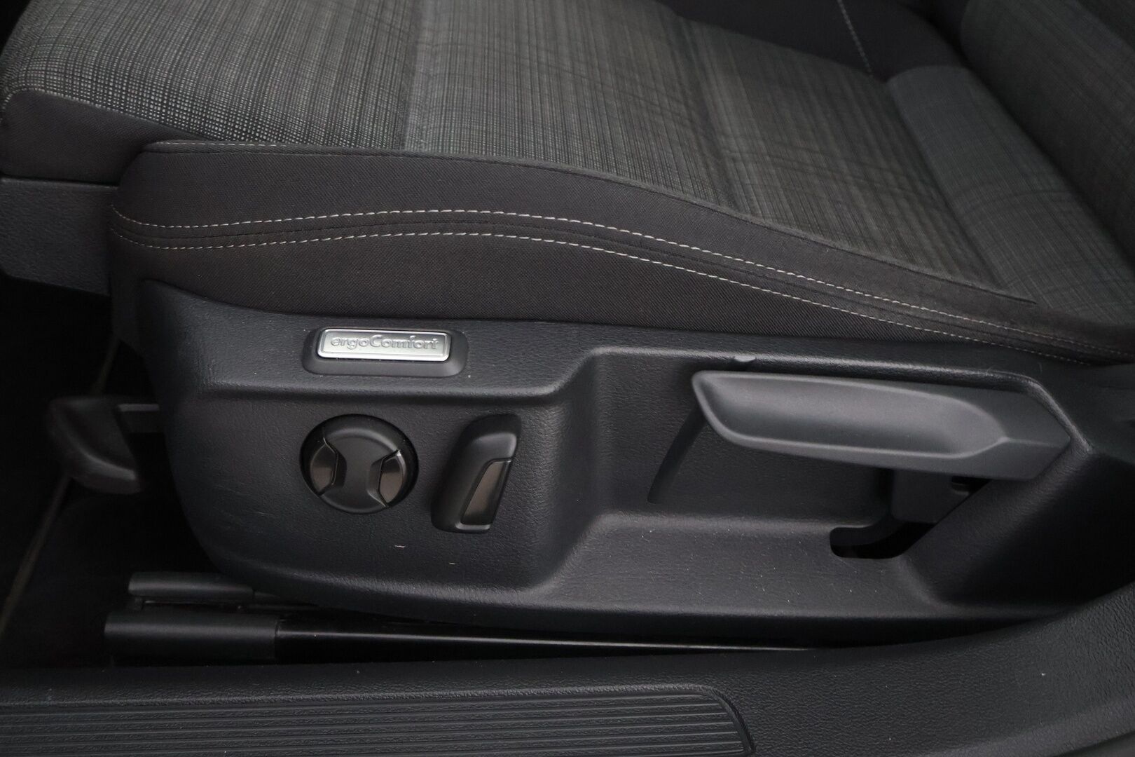 Volkswagen Passat 2020 Sedan Style 1,5 TSI EVO 110 kW DSG-automaatti * Webasto / Adapt.Vakkari / Peruutuskamera / Vetokoukku / KeylessGo - Suomiauto / LED / Huippuvarusteet!