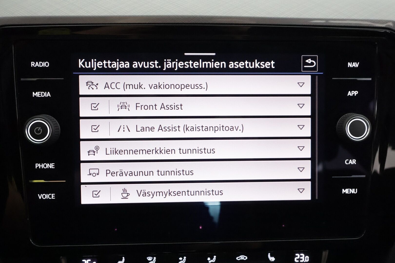 Volkswagen Passat 2020 Sedan Style 1,5 TSI EVO 110 kW DSG-automaatti - Webasto | Suomi-auto | ACC | Koukku | Carplay | KeylessGo | LED