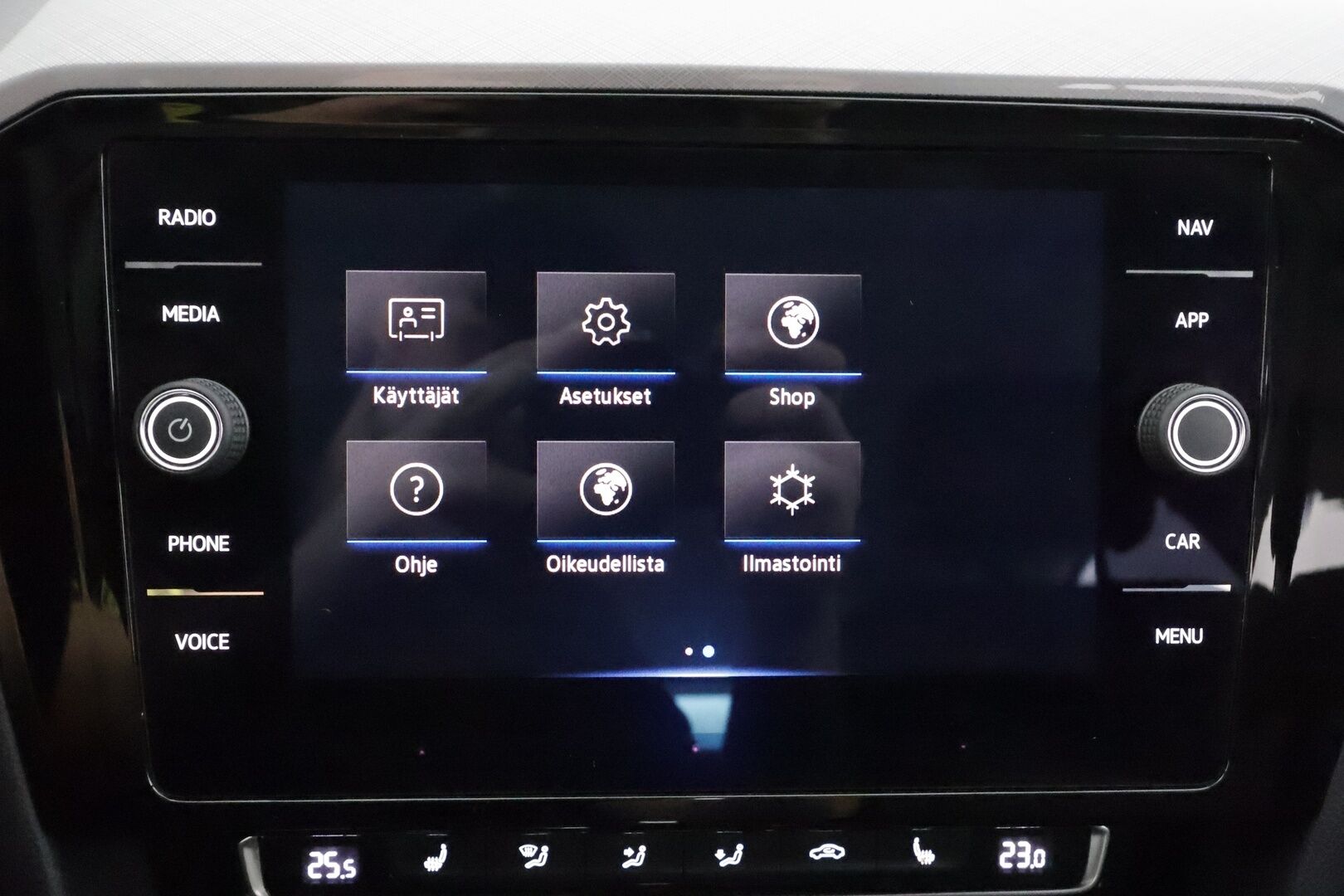 Volkswagen Passat 2020 Sedan Style 1,5 TSI EVO 110 kW DSG-automaatti - Webasto | Suomi-auto | ACC | Koukku | Carplay | KeylessGo | LED