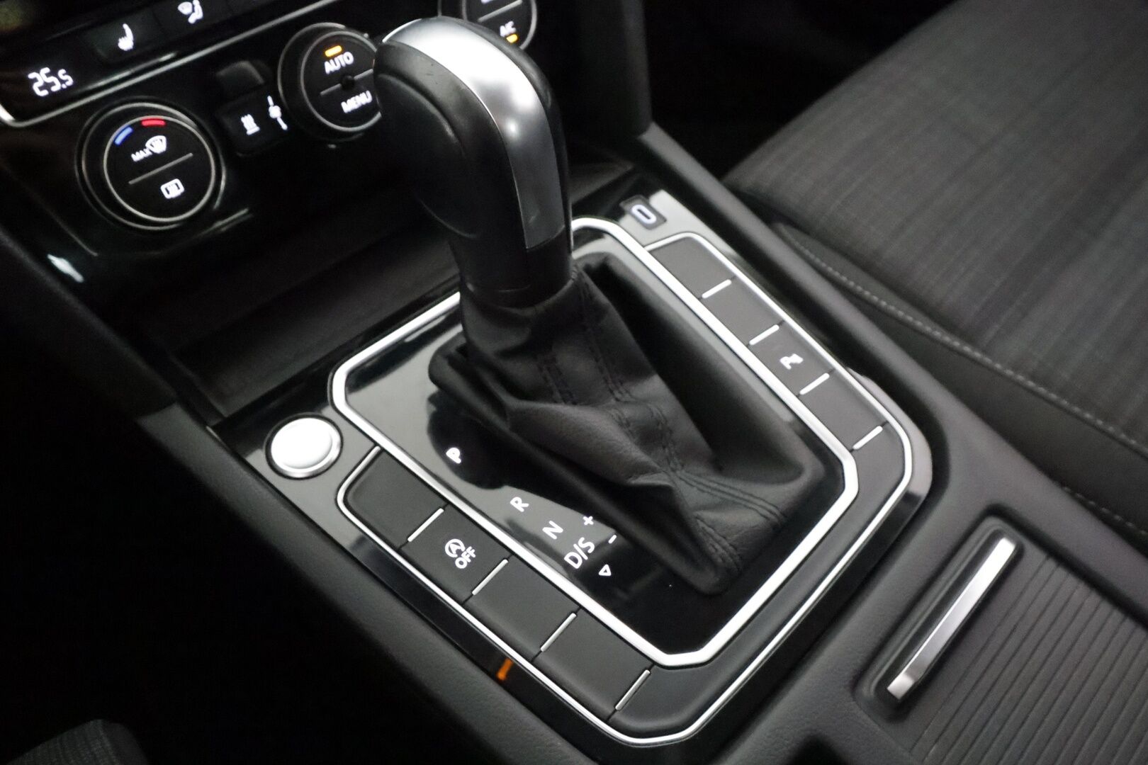 Volkswagen Passat 2020 Sedan Style 1,5 TSI EVO 110 kW DSG-automaatti - Webasto | Suomi-auto | ACC | Koukku | Carplay | KeylessGo | LED