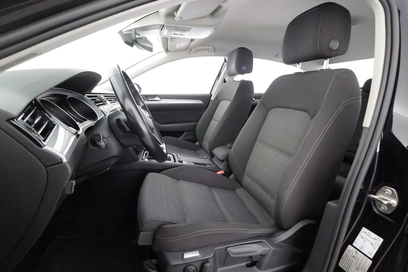 Volkswagen Passat 2020 Sedan Style 1,5 TSI EVO 110 kW DSG-automaatti - Webasto | Suomi-auto | ACC | Koukku | Carplay | KeylessGo | LED
