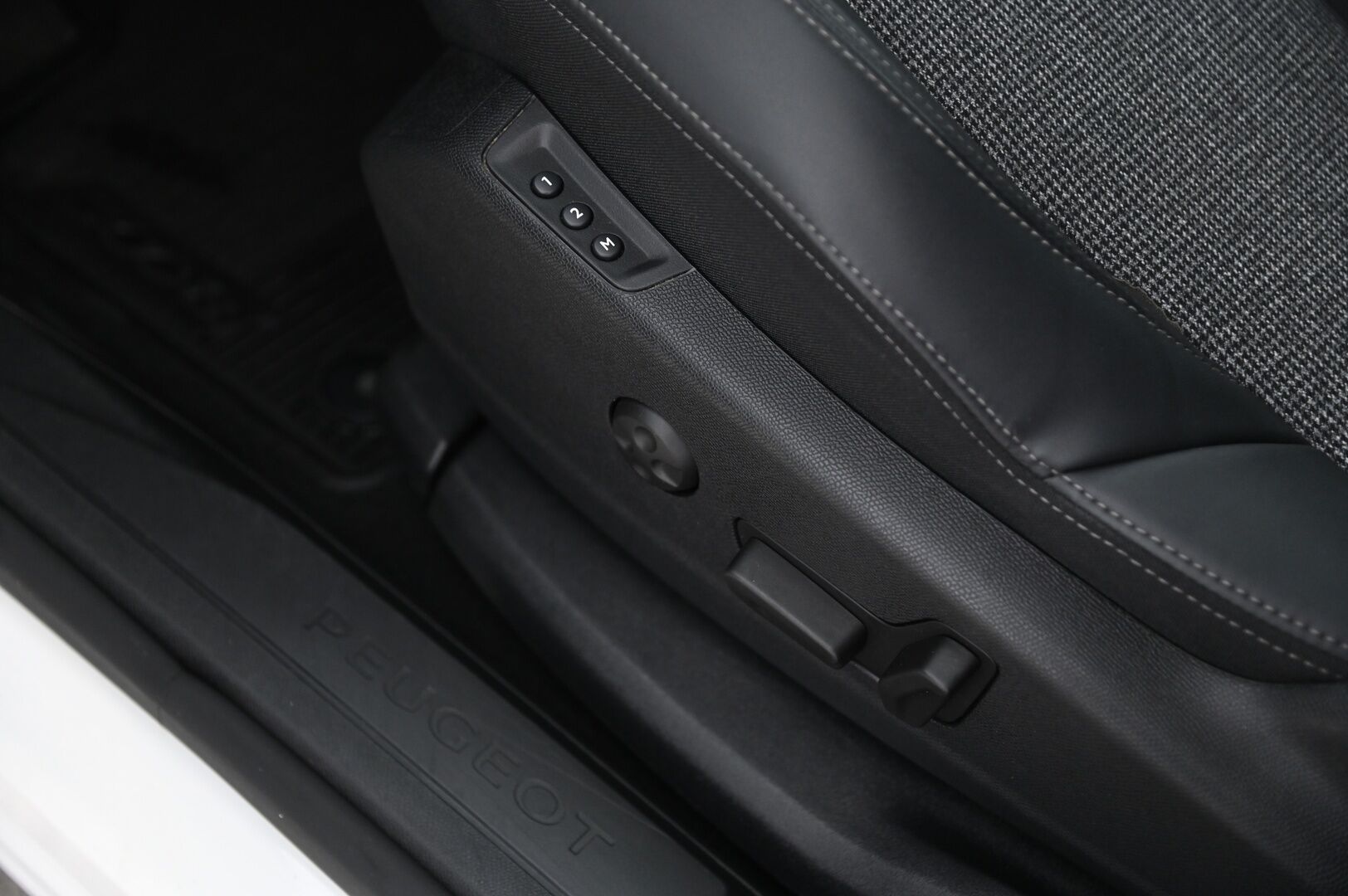 Peugeot 3008 2020 Motion Allure PureTech 130 EAT8-automaatti *Muistipenkki / Koukku / Sporttipenkit / Full Led / Lohko* - Suomiauto / Merkkihuollettu / Juuri katsastttu / Blis