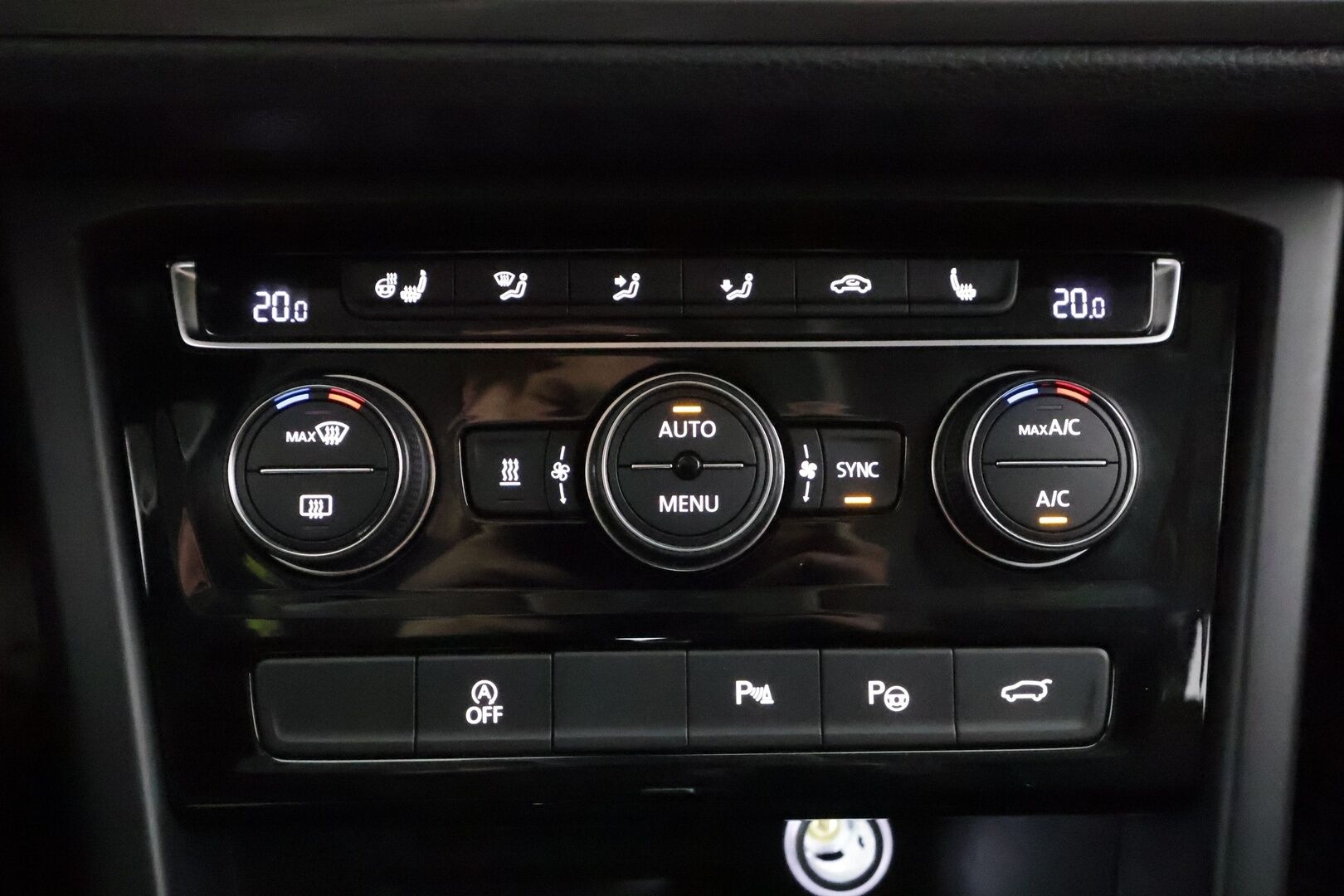 Volkswagen Touran 2020 2,0 TDI SCR 85 kW DSG 7-P - * ACC | Webasto | P.tutkat | LED | Apple&Android | 3-Alueinen ilmastointi | 1.Om Suomi-auto | Kahdet Renkaat*