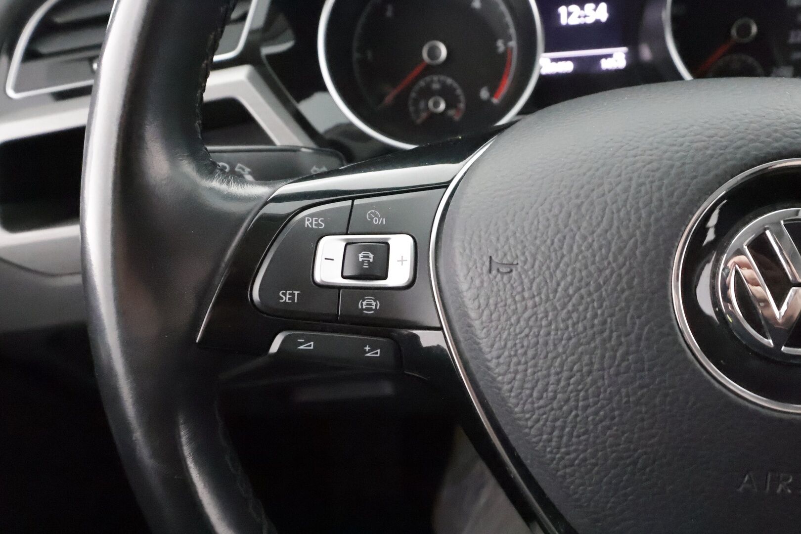 Volkswagen Touran 2020 2,0 TDI SCR 85 kW DSG 7-P - * ACC | Webasto | P.tutkat | LED | Apple&Android | 3-Alueinen ilmastointi | 1.Om Suomi-auto | Kahdet Renkaat*