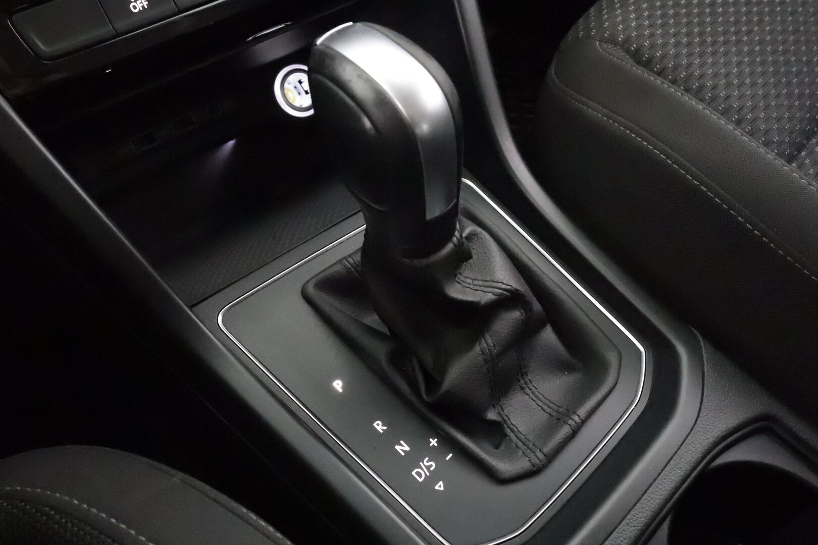 Volkswagen Touran 2020 2,0 TDI SCR 85 kW DSG 7-P - * ACC | Webasto | P.tutkat | LED | Apple&Android | 3-Alueinen ilmastointi | 1.Om Suomi-auto | Kahdet Renkaat*