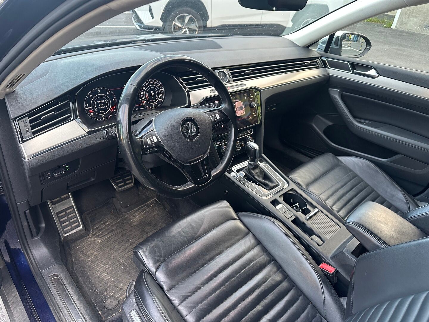 Volkswagen Passat 2018 Variant Alltrack 2,0 TDI 140 kW 4MOTION DSG *Digimittaristo / Webasto / ACC / Nahkapenkit / Koukku / Matrix / Ratinlämmitin* - Neliveto, maavaraa ja talvivarusteet samassa paketissa! / Huippukuntoiset nastarenkaat