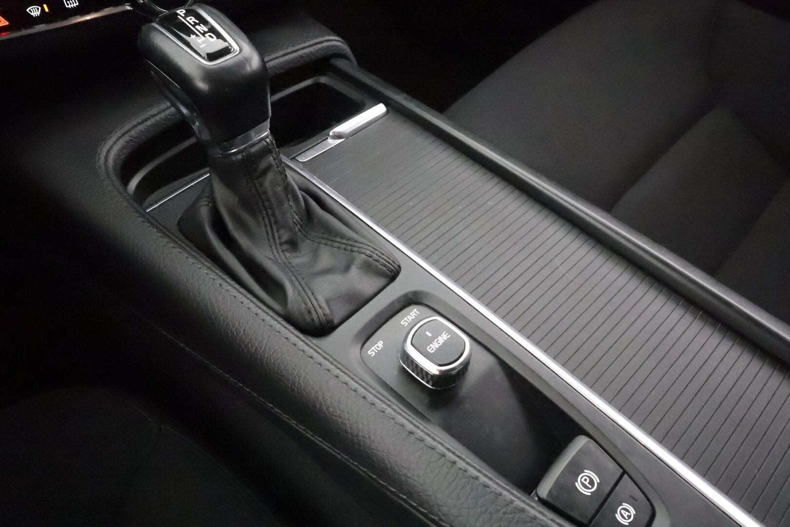 Volvo V90 2017 D4 Business aut * Webasto / Koukku / ACC / LED / P.tutka / Kaistavahti * - Kahdet renkaat