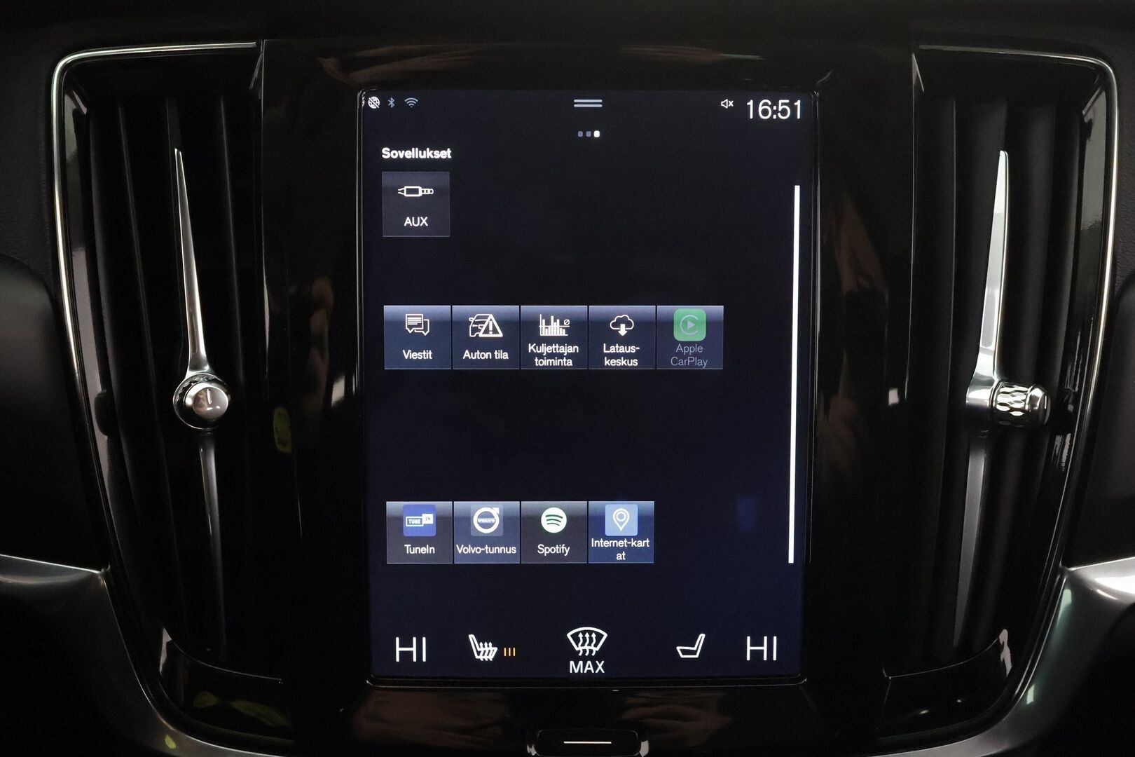 Volvo V90 2017 D4 Business aut * Webasto / Koukku / ACC / LED / P.tutka / Kaistavahti * - Kahdet renkaat