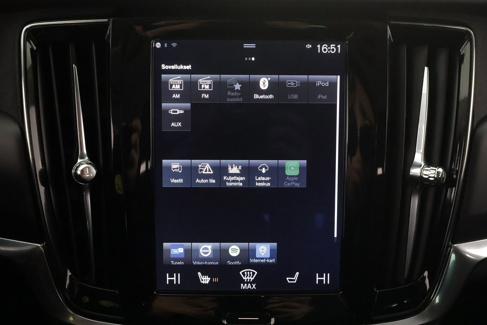 Volvo V90 2017 D4 Business aut * Webasto / Koukku / ACC / LED / P.tutka / Kaistavahti * - Kahdet renkaat