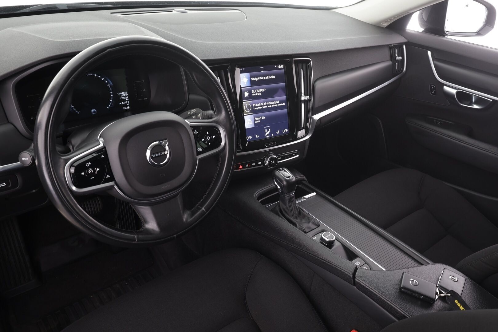 Volvo V90 2017 D4 Business aut * Webasto / Koukku / ACC / LED / P.tutka / Kaistavahti * - Kahdet renkaat