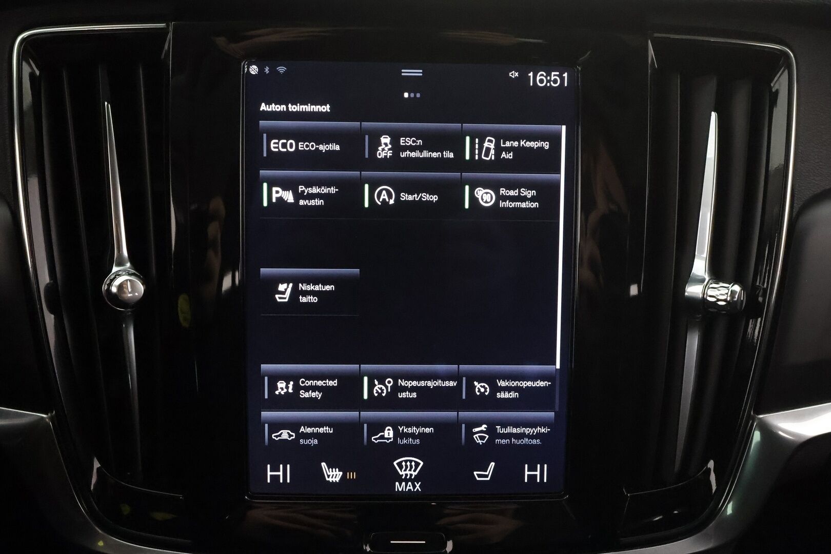 Volvo V90 2017 D4 Business aut * Webasto / Koukku / ACC / LED / P.tutka / Kaistavahti * - Kahdet renkaat