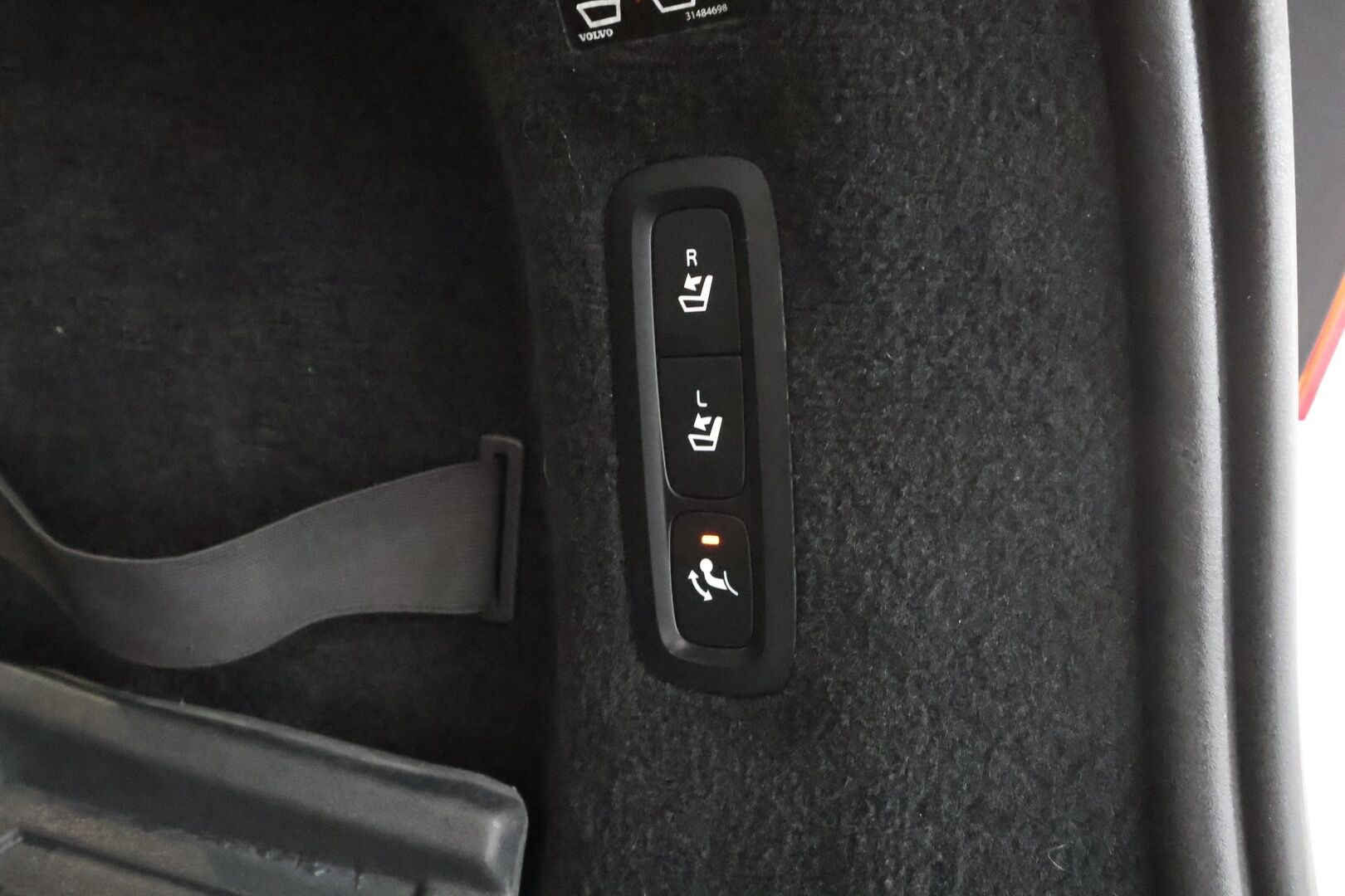 Volvo V90 2017 D4 Business aut * Webasto / Koukku / ACC / LED / P.tutka / Kaistavahti * - Kahdet renkaat