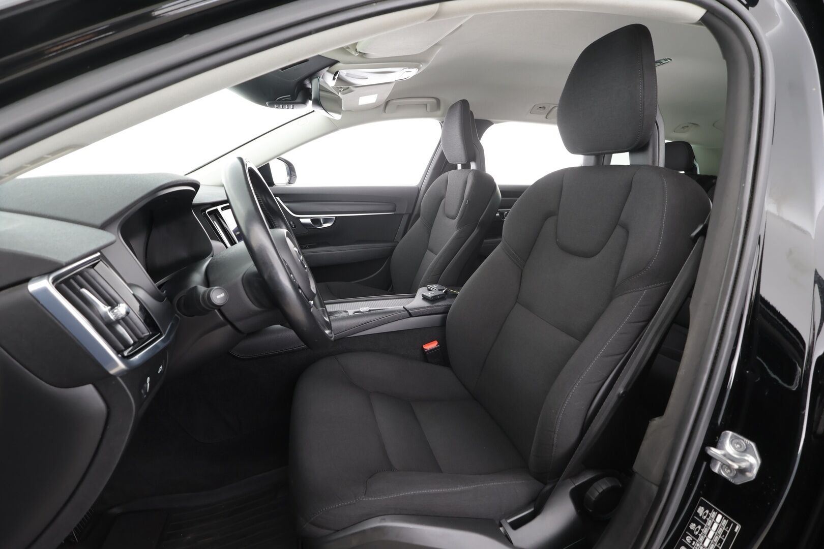 Volvo V90 2017 D4 Business aut * Webasto / Koukku / ACC / LED / P.tutka / Kaistavahti * - Kahdet renkaat