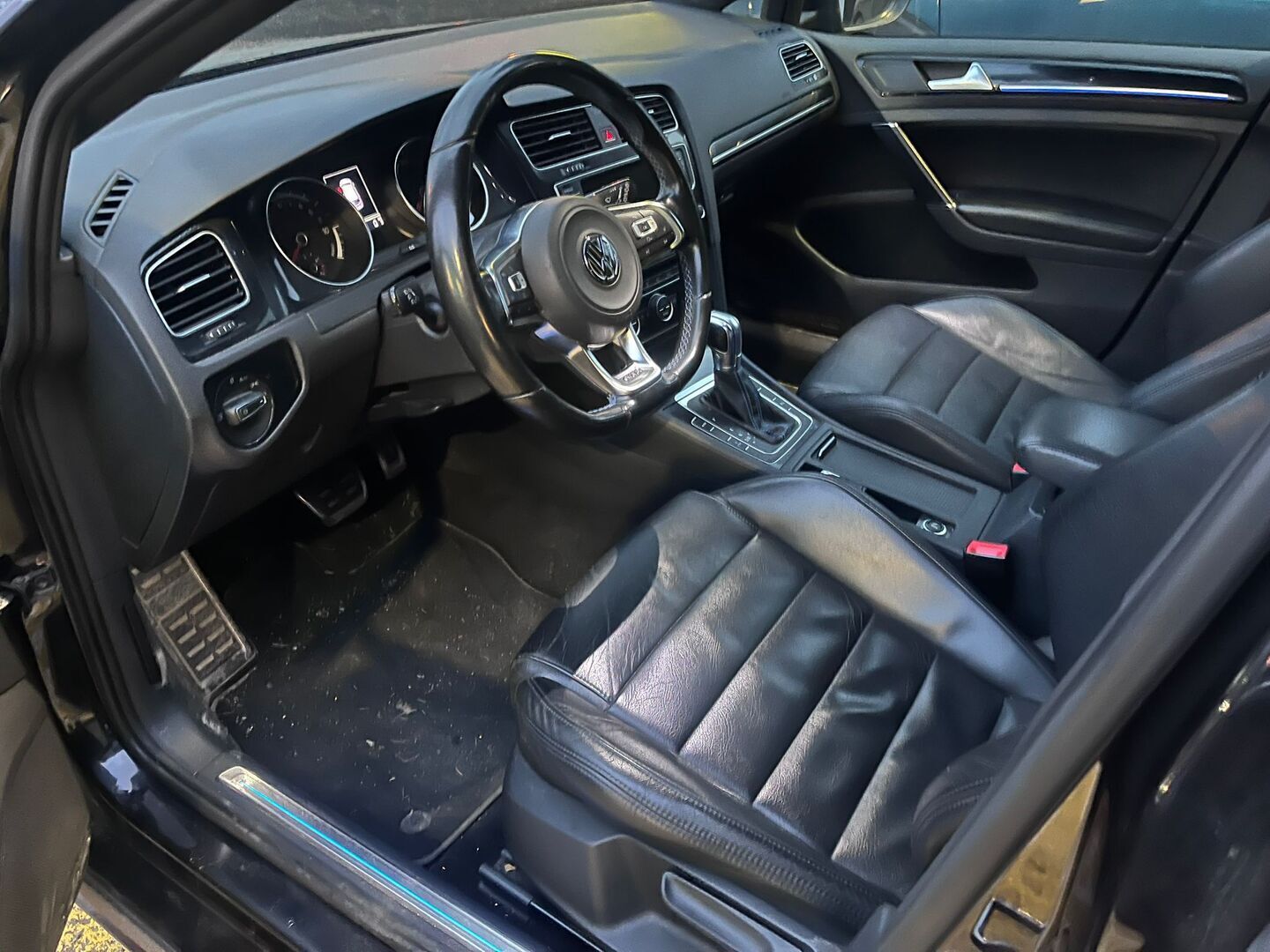 Volkswagen Golf 2015 ** Tutakt/ Vakkari/ Nahat/ auto ilmastointi - *YritysOutlet - Myydään vain yrityksille*