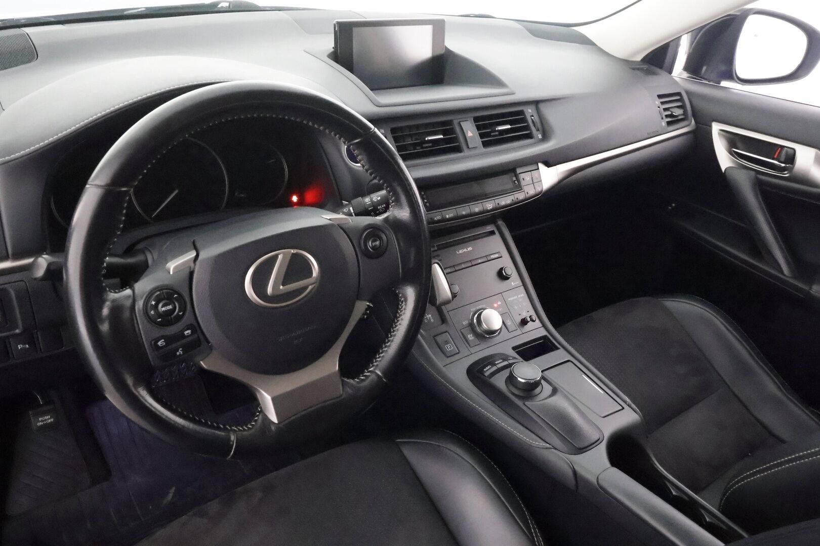 Lexus CT 2016 200h Hybrid A F Sport - | LED | P.kamera | Nahka-alcantara | Navi | Bluetooth | Lohko+sisähaara | Vakkari | Keyless | Penkinlämmittimet | Aut. ilmastointi | 2x renkaat aluin | 