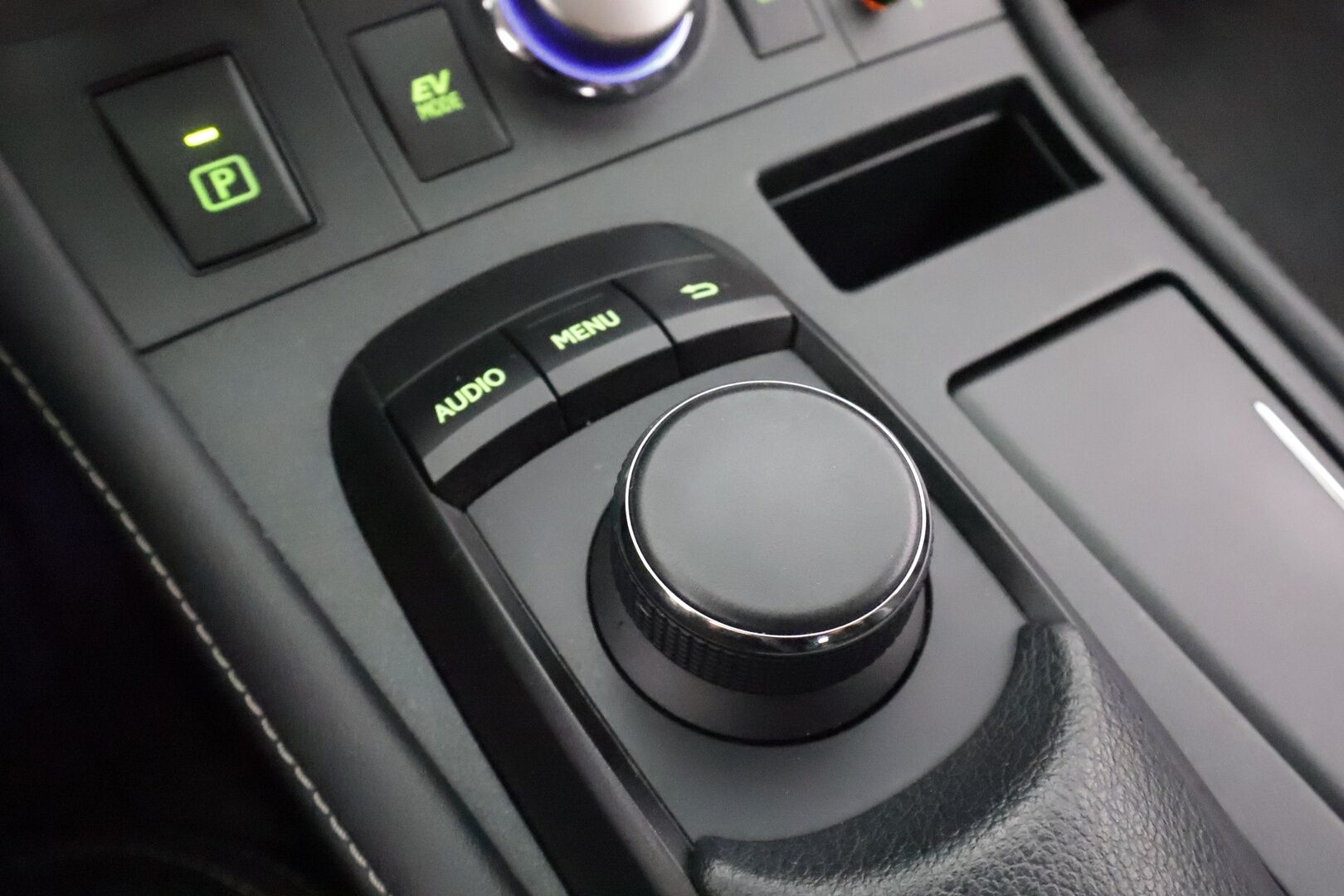 Lexus CT 2016 200h Hybrid A F Sport - | LED | P.kamera | Nahka-alcantara | Navi | Bluetooth | Lohko+sisähaara | Vakkari | Keyless | Penkinlämmittimet | Aut. ilmastointi | 2x renkaat aluin | 