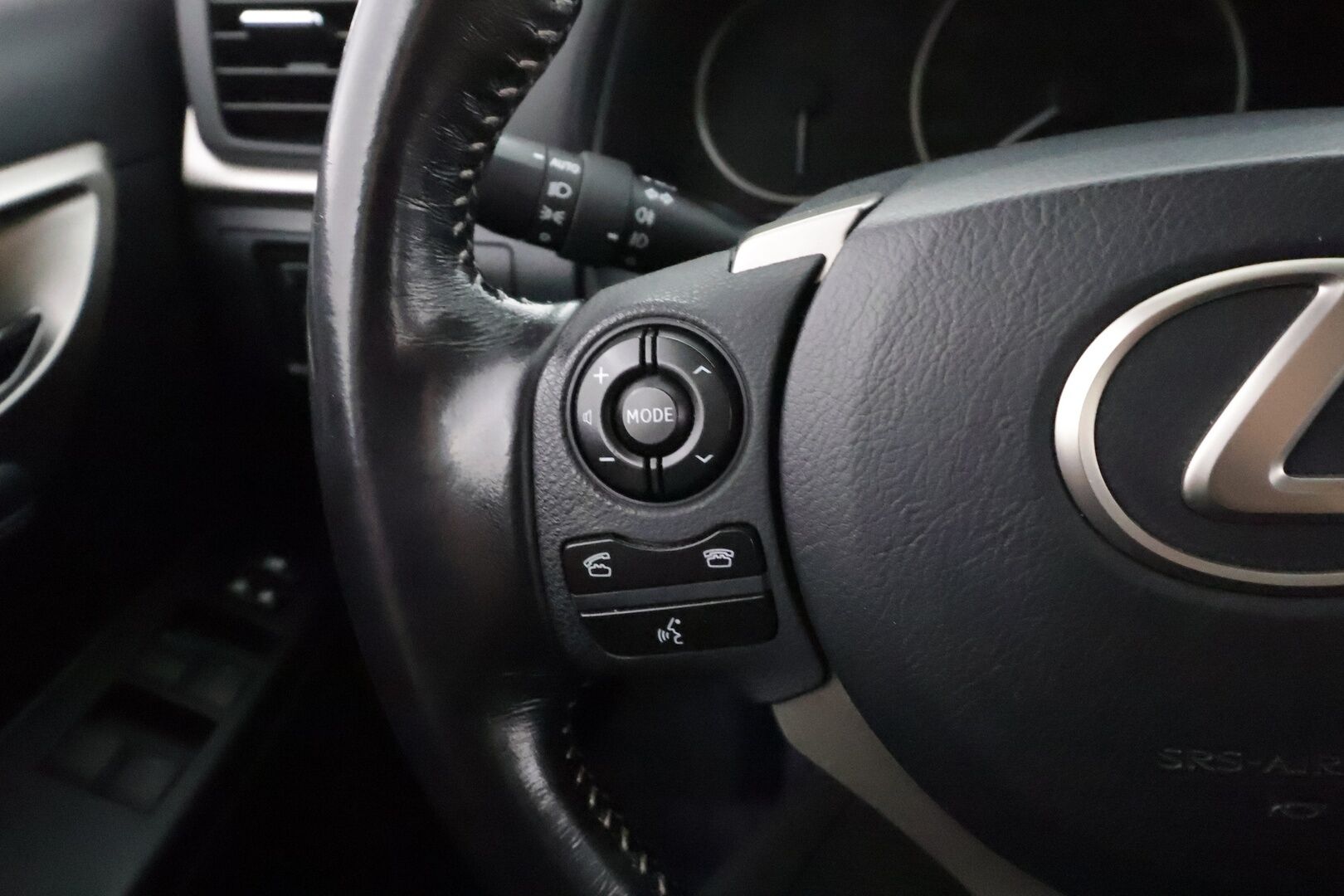 Lexus CT 2016 200h Hybrid A F Sport - | LED | P.kamera | Nahka-alcantara | Navi | Bluetooth | Lohko+sisähaara | Vakkari | Keyless | Penkinlämmittimet | Aut. ilmastointi | 2x renkaat aluin | 