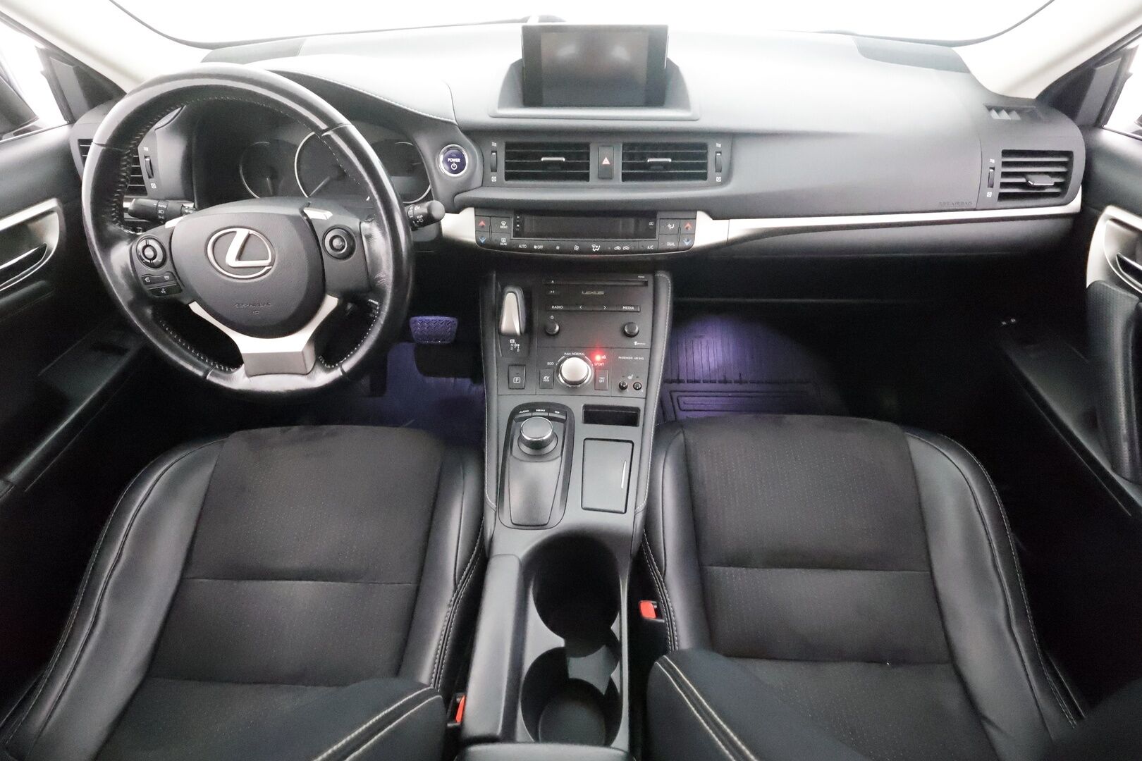 Lexus CT 2016 200h Hybrid A F Sport - | LED | P.kamera | Nahka-alcantara | Navi | Bluetooth | Lohko+sisähaara | Vakkari | Keyless | Penkinlämmittimet | Aut. ilmastointi | 2x renkaat aluin | 