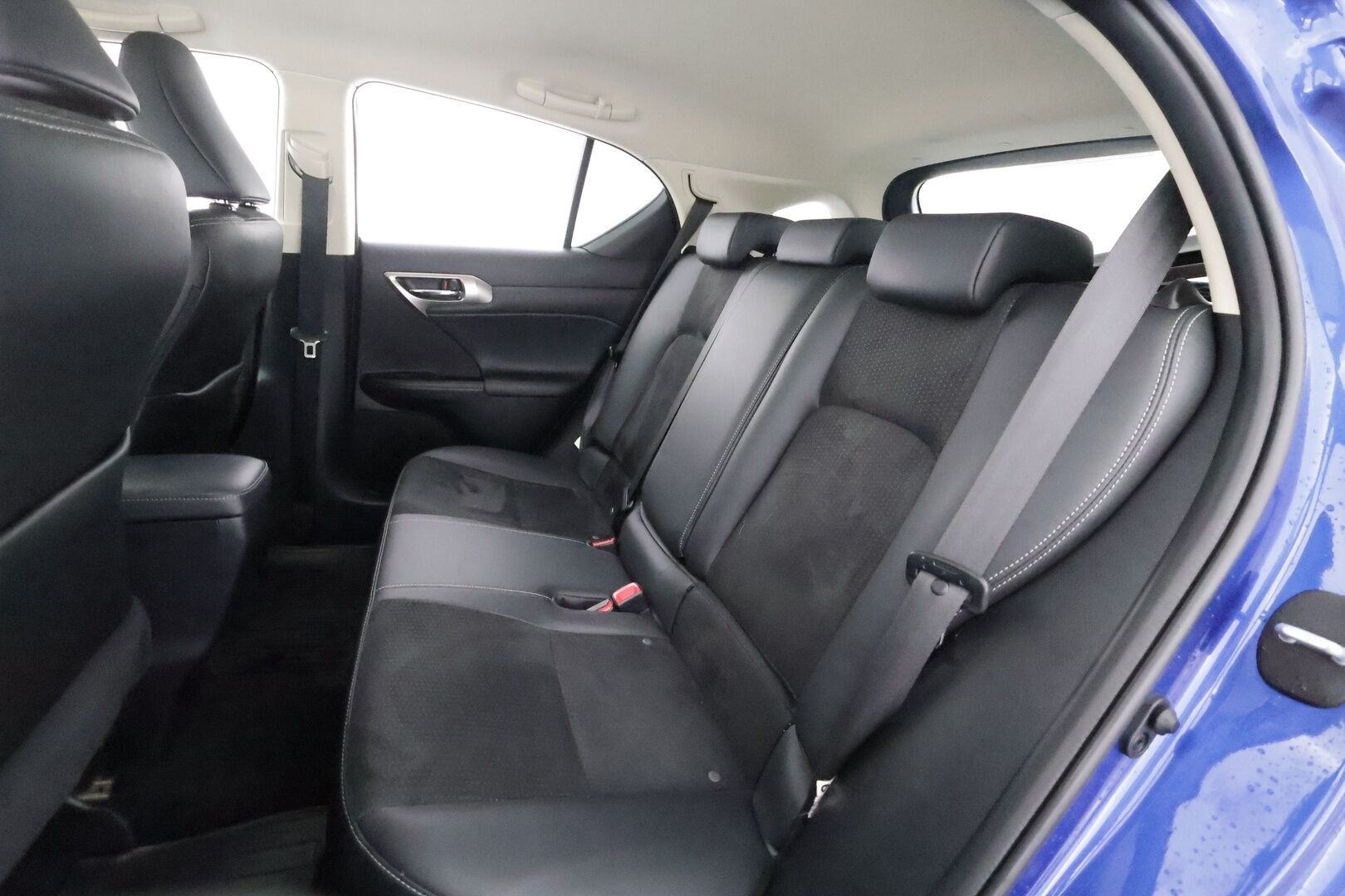 Lexus CT 2016 200h Hybrid A F Sport - | LED | P.kamera | Nahka-alcantara | Navi | Bluetooth | Lohko+sisähaara | Vakkari | Keyless | Penkinlämmittimet | Aut. ilmastointi | 2x renkaat aluin | 