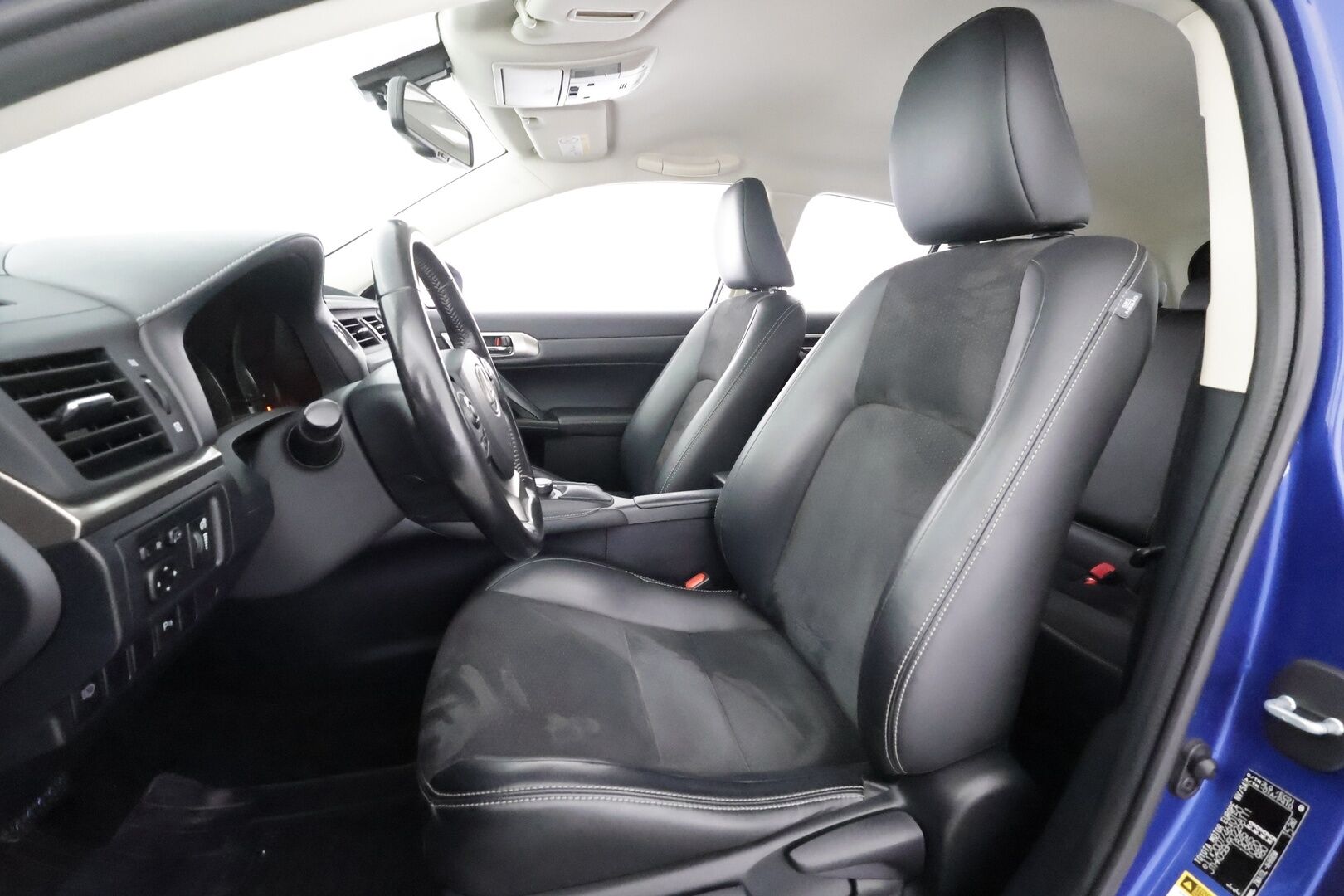 Lexus CT 2016 200h Hybrid A F Sport - | LED | P.kamera | Nahka-alcantara | Navi | Bluetooth | Lohko+sisähaara | Vakkari | Keyless | Penkinlämmittimet | Aut. ilmastointi | 2x renkaat aluin | 