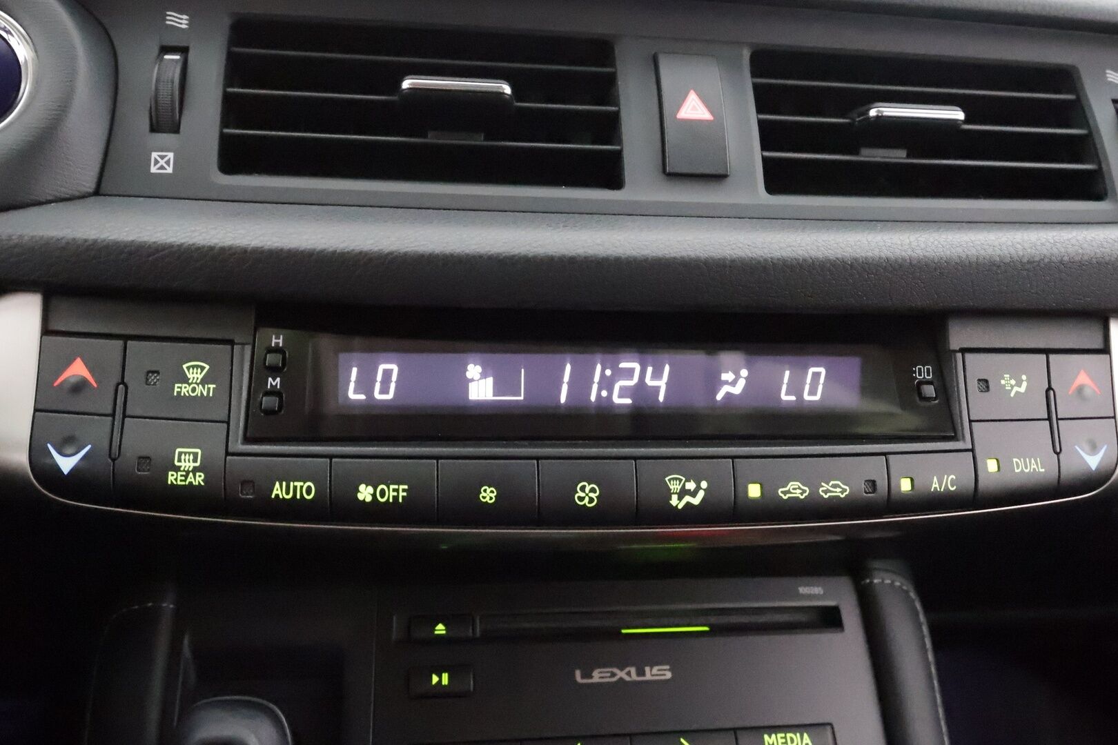 Lexus CT 2016 200h Hybrid A F Sport - | LED | P.kamera | Nahka-alcantara | Navi | Bluetooth | Lohko+sisähaara | Vakkari | Keyless | Penkinlämmittimet | Aut. ilmastointi | 2x renkaat aluin | 