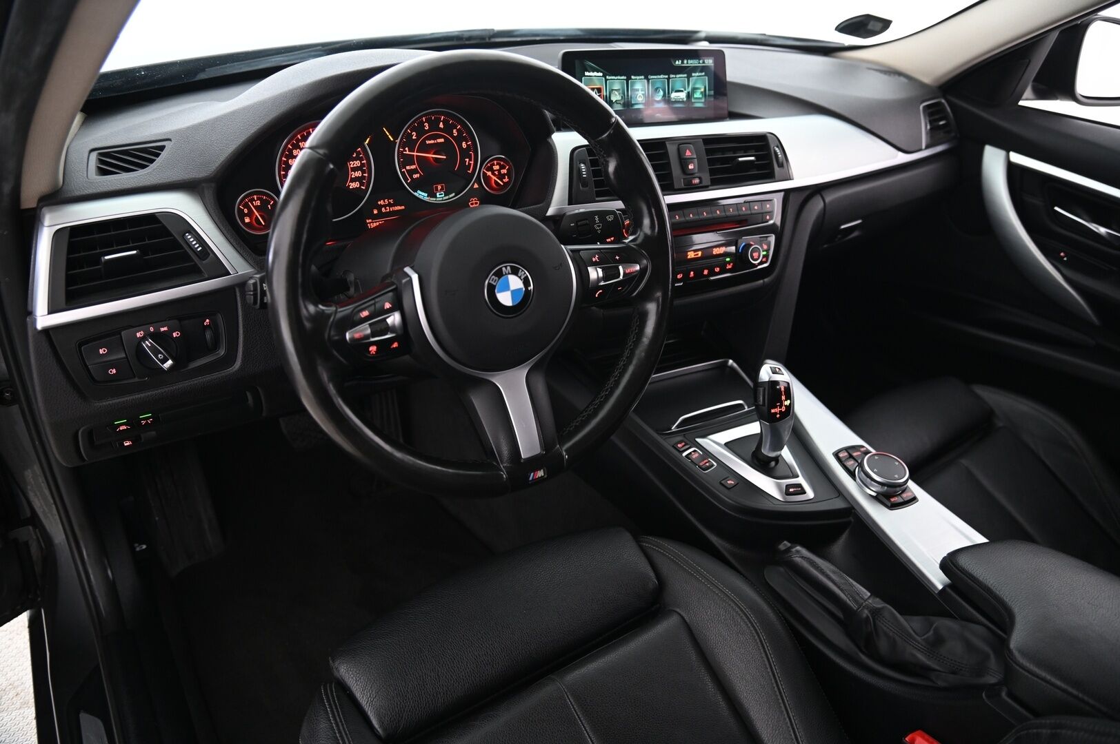 BMW 330 2017 F30 Sedan 330e A Sport Line*ACC / M-Sport ratti / Hifit / Proff.navi* - *comfort access / Muistinahat / Juuri huollettu & katsastettu* - HULLUT VÄLIPÄIVÄT KORKOTARJOUS 2,49%