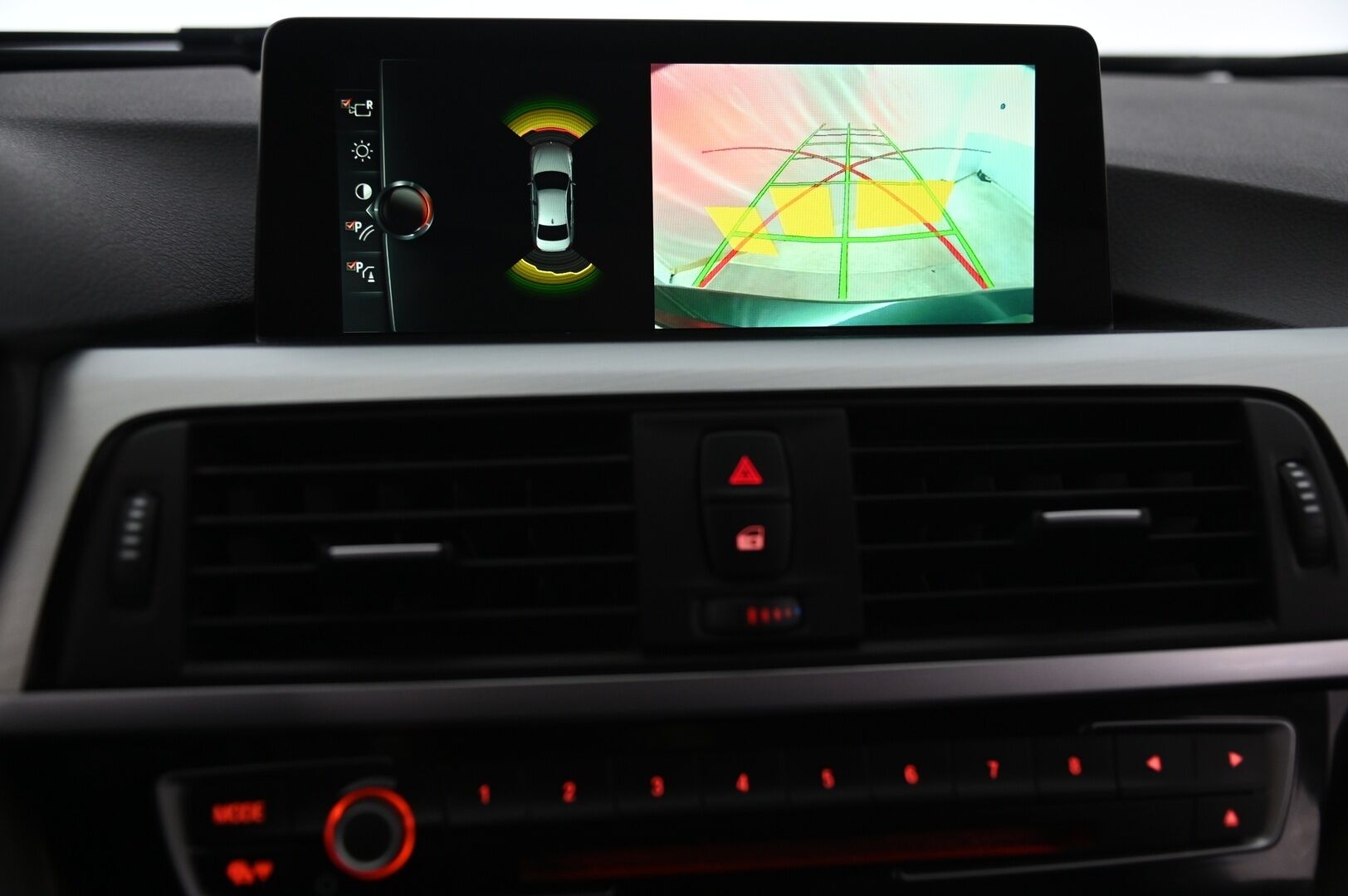 BMW 330 2017 F30 Sedan 330e A Sport Line*ACC / M-Sport ratti / Hifit / Proff.navi* - *comfort access / Muistinahat / Juuri huollettu & katsastettu* - HULLUT VÄLIPÄIVÄT KORKOTARJOUS 2,49%