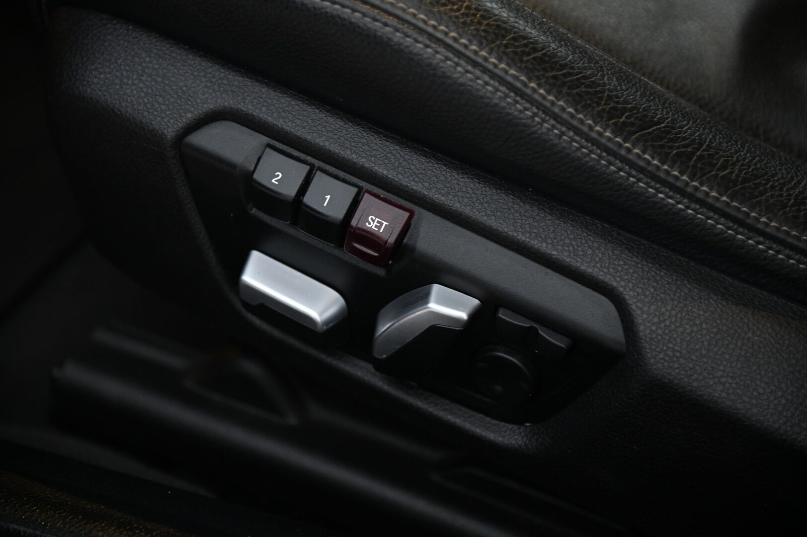 BMW 330 2017 F30 Sedan 330e A Sport Line*ACC / M-Sport ratti / Hifit / Proff.navi* - *comfort access / Muistinahat / Juuri huollettu & katsastettu* - HULLUT VÄLIPÄIVÄT KORKOTARJOUS 2,49%