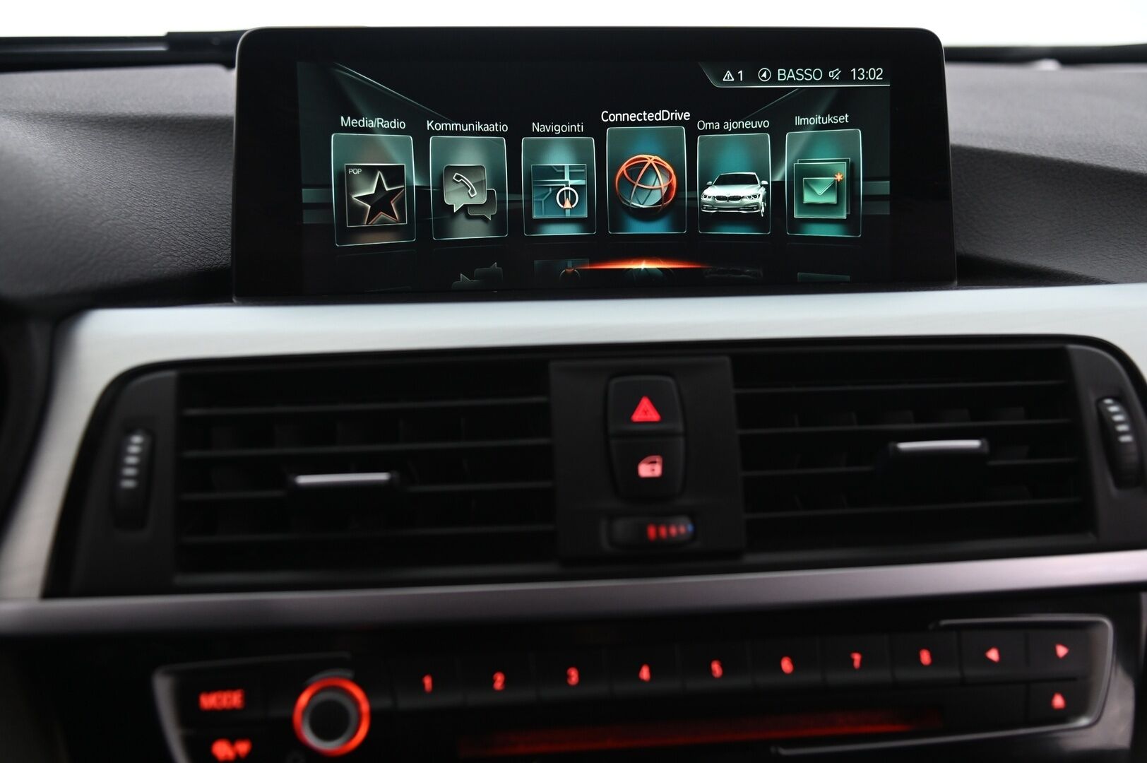 BMW 330 2017 F30 Sedan 330e A Sport Line*ACC / M-Sport ratti / Hifit / Proff.navi* - *comfort access / Muistinahat / Juuri huollettu & katsastettu* - HULLUT VÄLIPÄIVÄT KORKOTARJOUS 2,49%