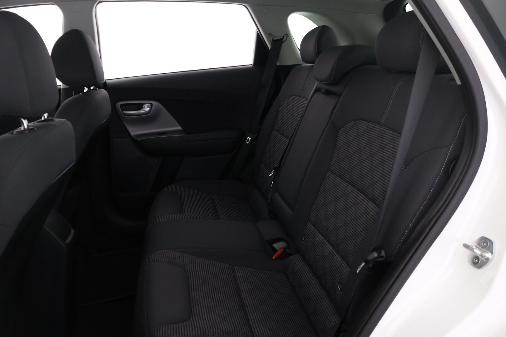 Kia Niro 2018 Kia Niro 1,6 GDI Hybrid LX DCT* / Acc / Lohko sisäpistokkeella /Ratinlämmitin/ Lane assist/ - Kahdet renkaat aluvanteilla / Bluetooth / Hyvin huollettu