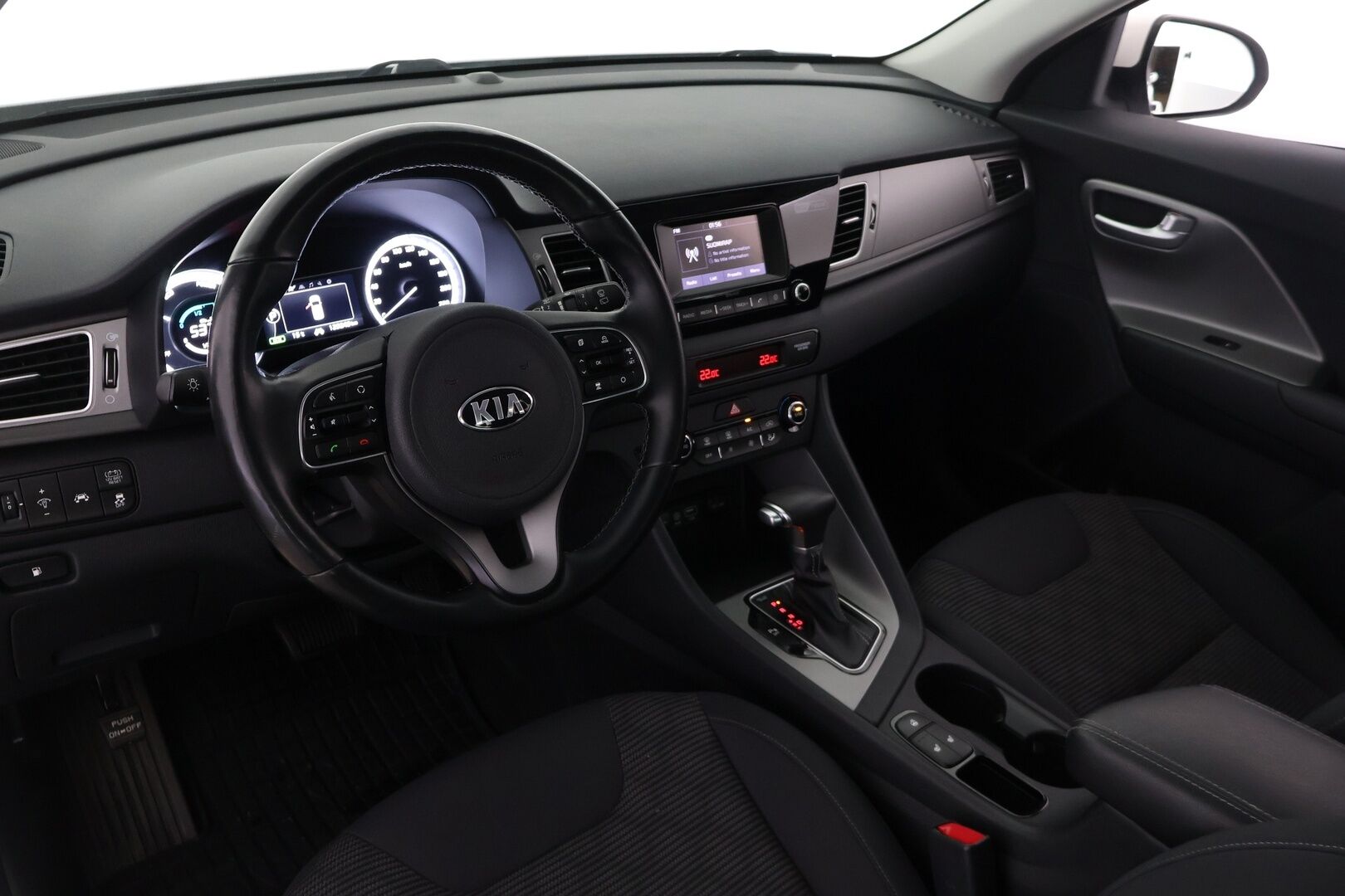 Kia Niro 2018 Kia Niro 1,6 GDI Hybrid LX DCT* / Acc / Lohko sisäpistokkeella /Ratinlämmitin/ Lane assist/ - Kahdet renkaat aluvanteilla / Bluetooth / Hyvin huollettu