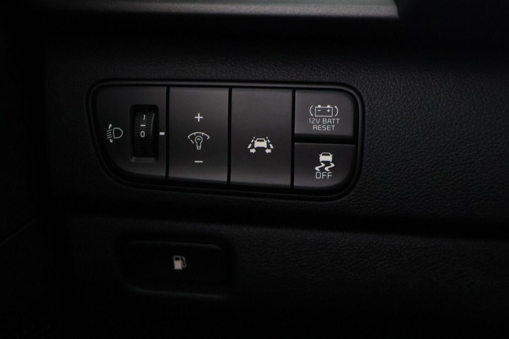 Kia Niro 2018 Kia Niro 1,6 GDI Hybrid LX DCT* / Acc / Lohko sisäpistokkeella /Ratinlämmitin/ Lane assist/ - Kahdet renkaat aluvanteilla / Bluetooth / Hyvin huollettu