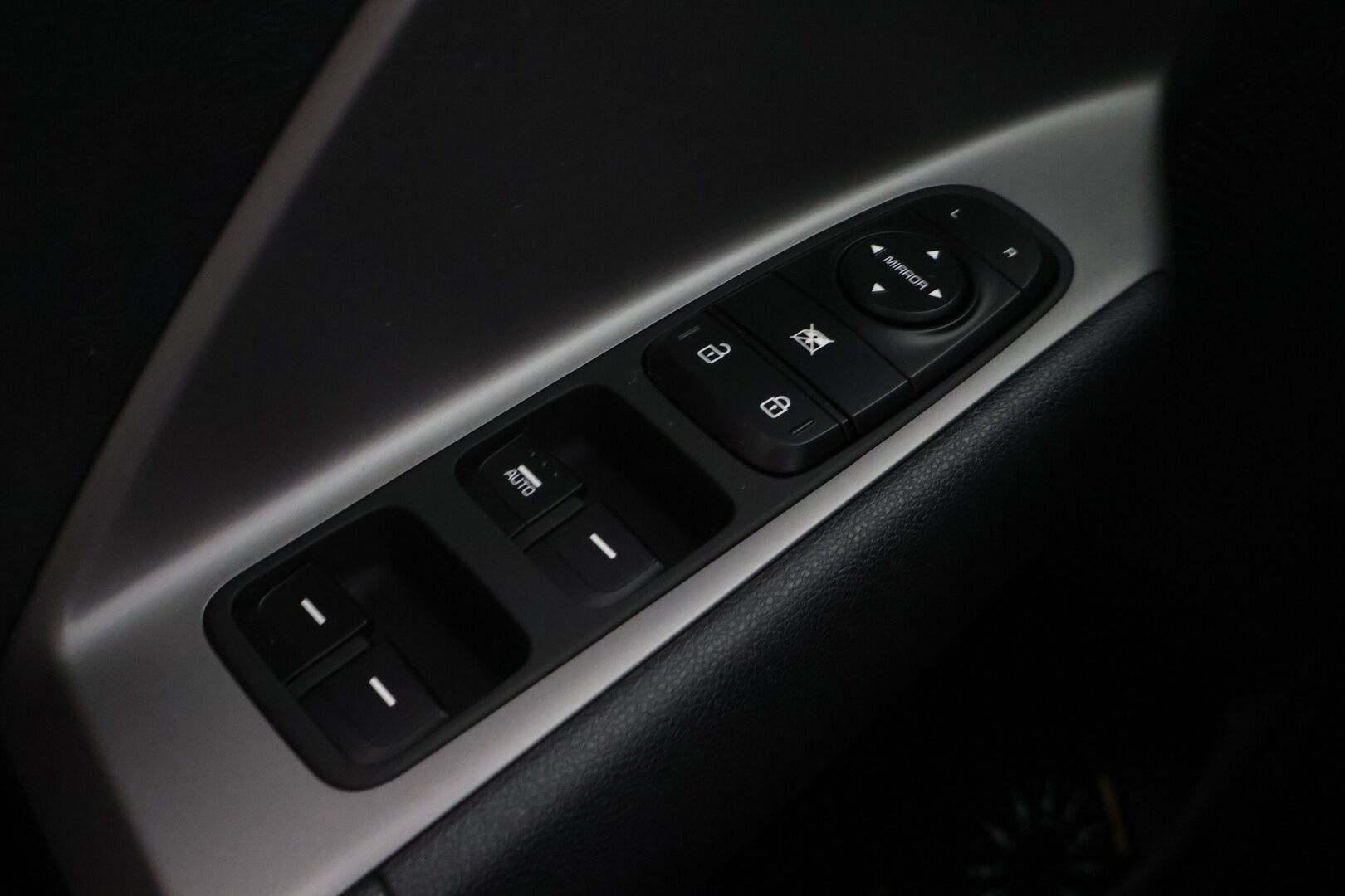 Kia Niro 2018 Kia Niro 1,6 GDI Hybrid LX DCT* / Acc / Lohko sisäpistokkeella /Ratinlämmitin/ Lane assist/ - Kahdet renkaat aluvanteilla / Bluetooth / Hyvin huollettu