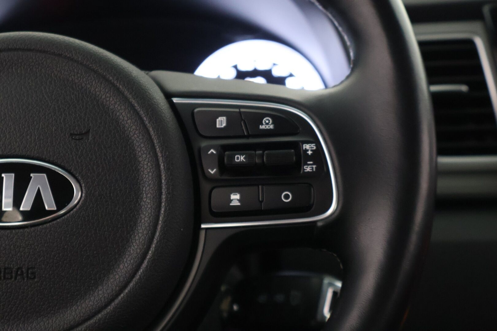 Kia Niro 2018 Kia Niro 1,6 GDI Hybrid LX DCT* / Acc / Lohko sisäpistokkeella /Ratinlämmitin/ Lane assist/ - Kahdet renkaat aluvanteilla / Bluetooth / Hyvin huollettu