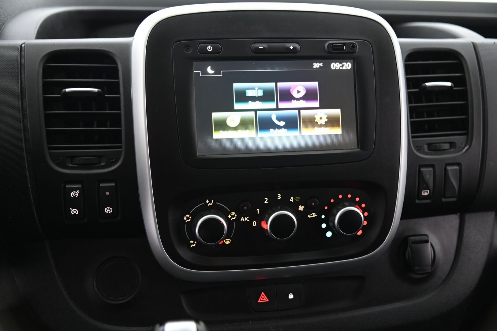 Renault Trafic 2020 dCi 145 L2H1 Automaatti *Webasto / Vetokoukku* - *Suomi-auto / Facelift / Juuri tullut* - HULLUT JOULUT KORKOTARJOUS 2,49% 