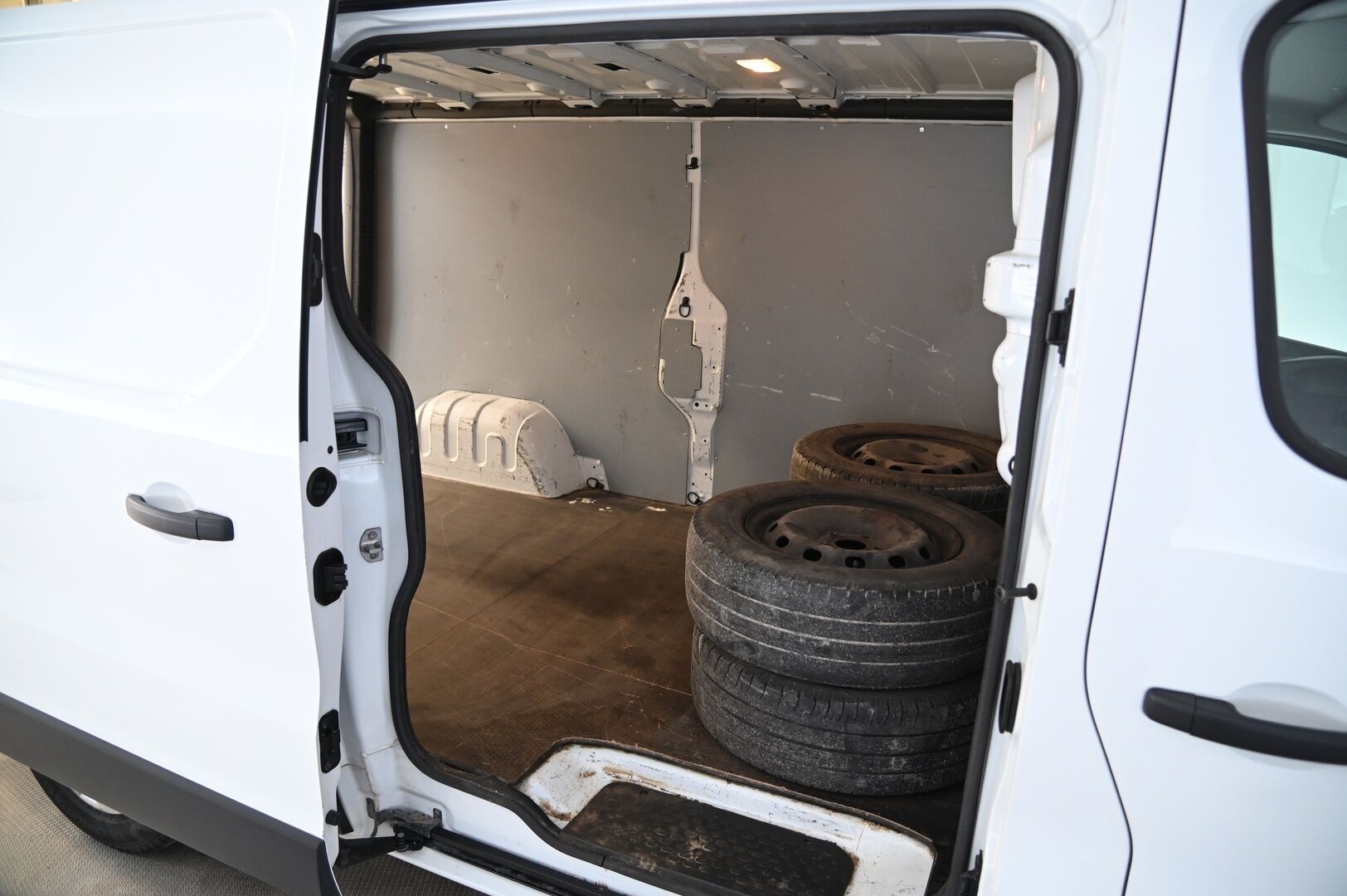 Renault Trafic 2020 dCi 145 L2H1 Automaatti *Webasto / Vetokoukku* - *Suomi-auto / Facelift / Juuri tullut* - HULLUT JOULUT KORKOTARJOUS 2,49% 