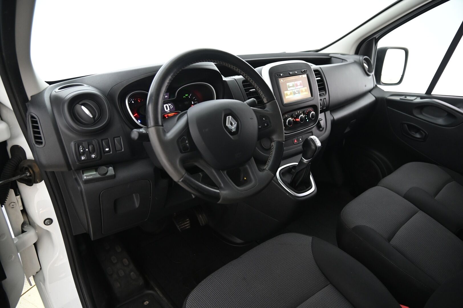 Renault Trafic 2020 dCi 145 L2H1 Automaatti *Webasto / Vetokoukku* - *Suomi-auto / Facelift / Juuri tullut* - HULLUT JOULUT KORKOTARJOUS 2,49% 