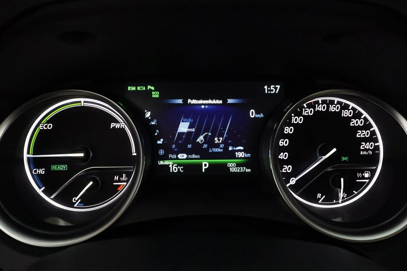 Toyota Camry 2020 2,5 Hybrid Premium **Webasto / HUD / ACC / JBL / LED / P.kamera / Nahkaverhoilu / Kaistavahti / Navi / KeylessGO - Huippu varusteet! / Kahdet Renkaat Toyotan alumiinivantein! / Suomi-auto