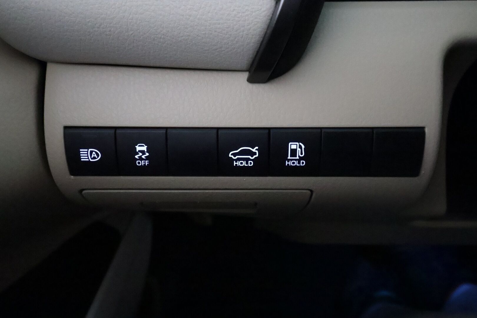 Toyota Camry 2020 2,5 Hybrid Premium **Webasto / HUD / ACC / JBL / LED / P.kamera / Nahkaverhoilu / Kaistavahti / Navi / KeylessGO - Huippu varusteet! / Kahdet Renkaat Toyotan alumiinivantein! / Suomi-auto