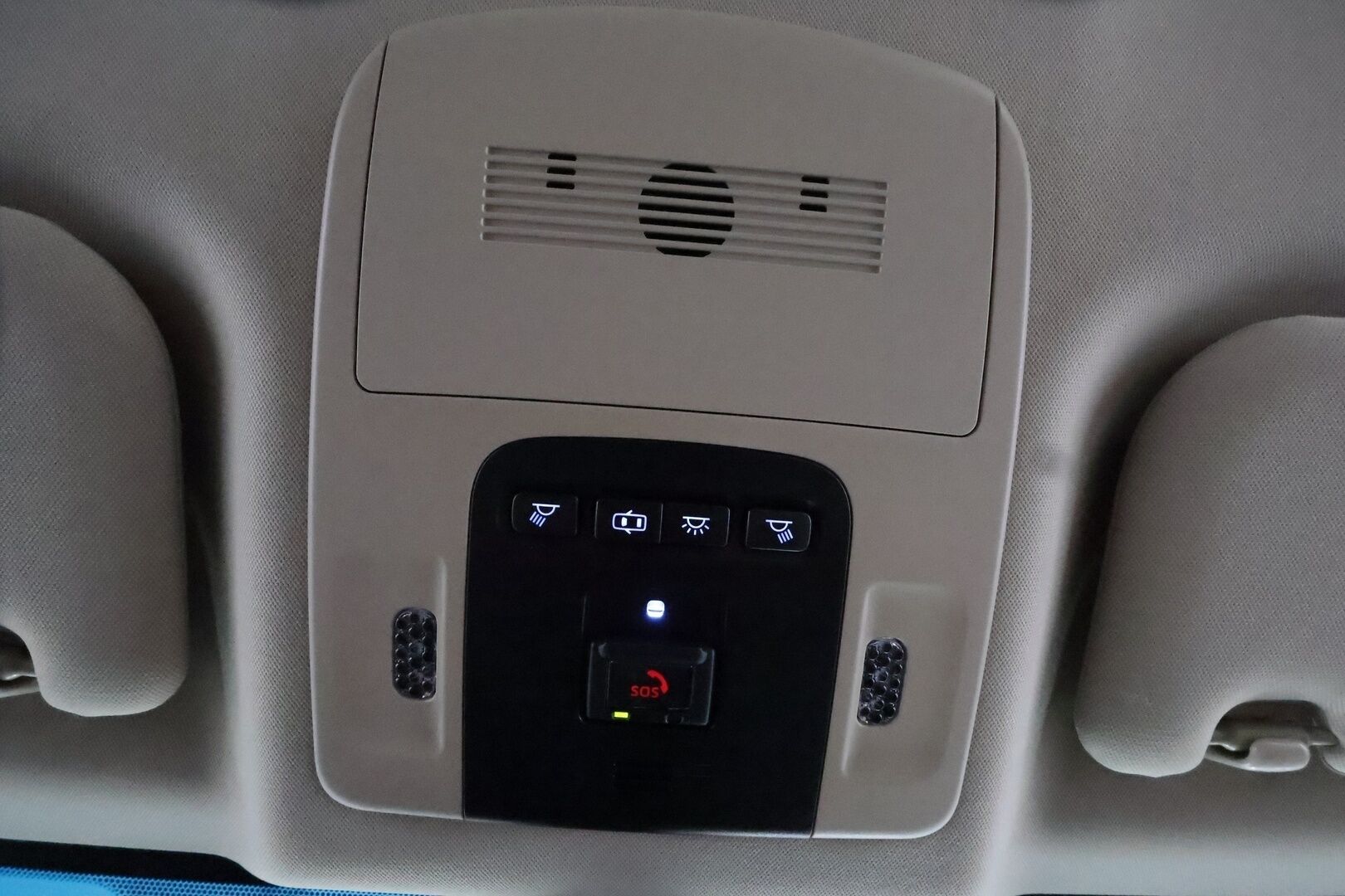 Toyota Camry 2020 2,5 Hybrid Premium **Webasto / HUD / ACC / JBL / LED / P.kamera / Nahkaverhoilu / Kaistavahti / Navi / KeylessGO - Huippu varusteet! / Kahdet Renkaat Toyotan alumiinivantein! / Suomi-auto