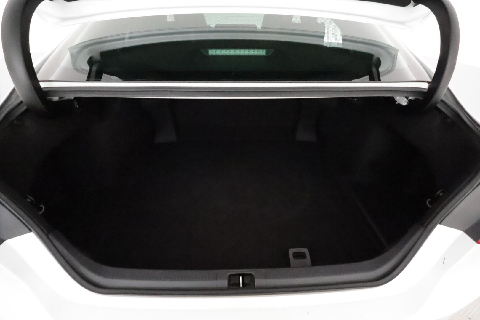 Toyota Camry 2020 2,5 Hybrid Premium **HUD / ACC / JBL / LED / P.kamera / Nahkaverhoilu / Kaistavahti / Navi / KeylessGO - Suomi-auto / Kahdet Renkaat
