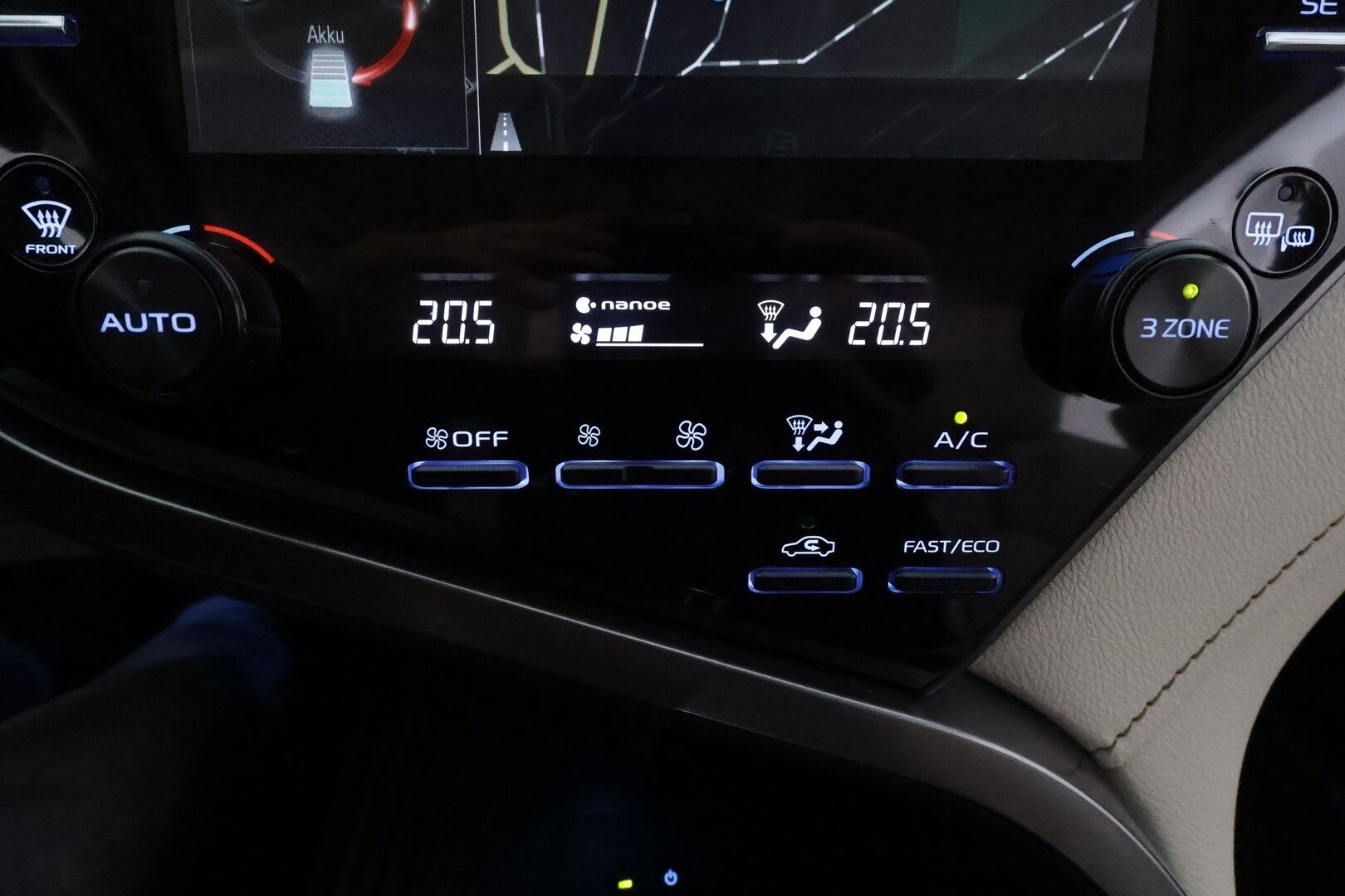 Toyota Camry 2020 2,5 Hybrid Premium **Webasto / HUD / ACC / JBL / LED / P.kamera / Nahkaverhoilu / Kaistavahti / Navi / KeylessGO - Huippu varusteet! / Kahdet Renkaat Toyotan alumiinivantein! / Suomi-auto