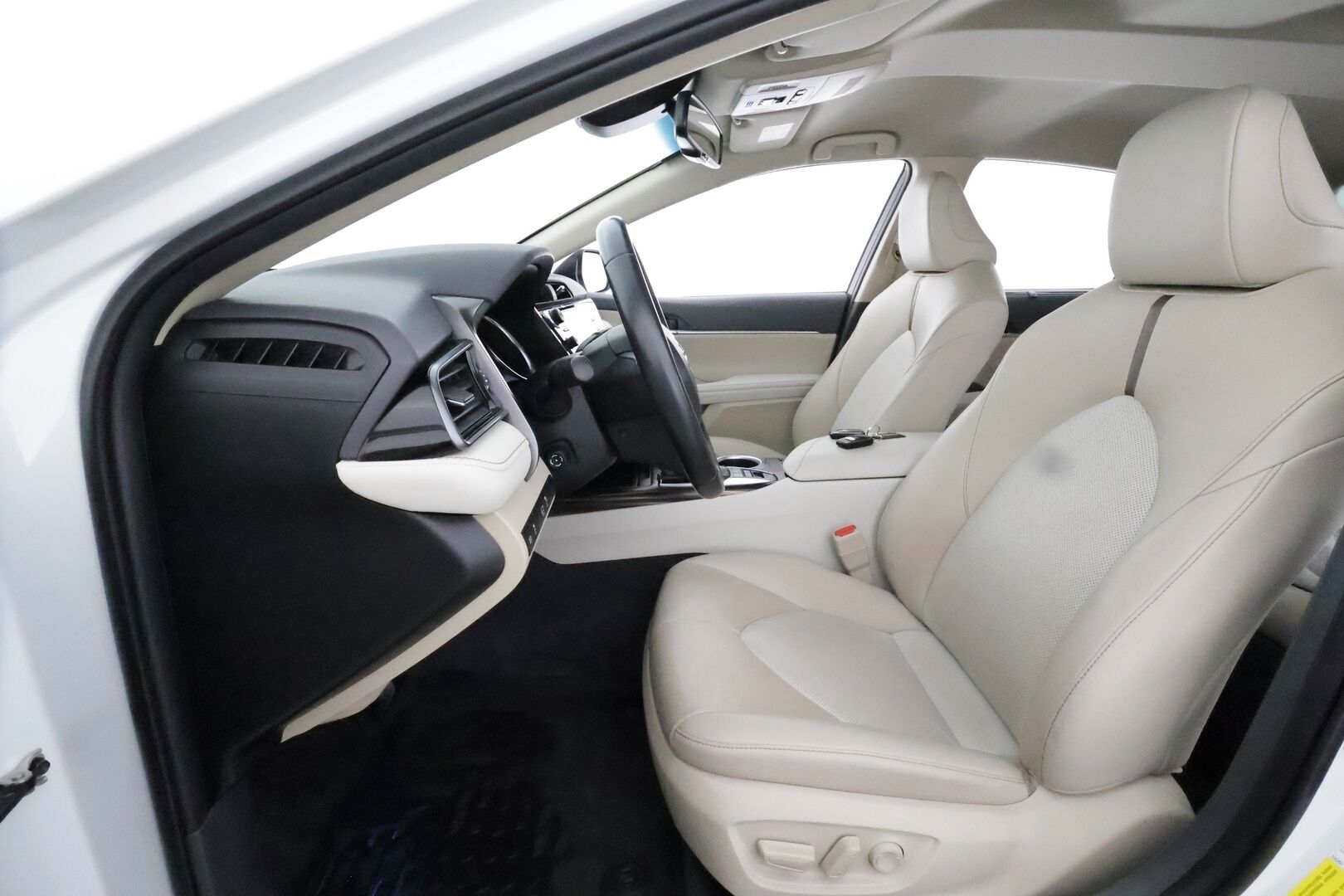 Toyota Camry 2020 2,5 Hybrid Premium **HUD / ACC / JBL / LED / P.kamera / Nahkaverhoilu / Kaistavahti / Navi / KeylessGO - Suomi-auto / Kahdet Renkaat